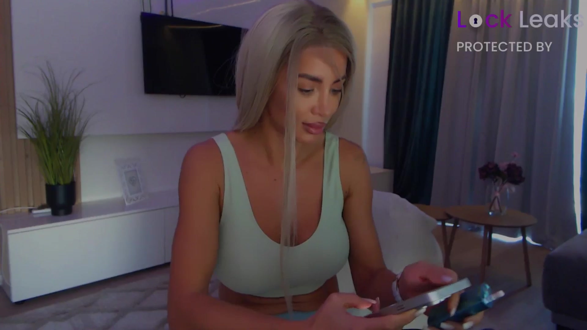 Gallery image thumbnail from Qu33n's myfreecams stream on, 11/02/2025, 10:20 image 9 of 20