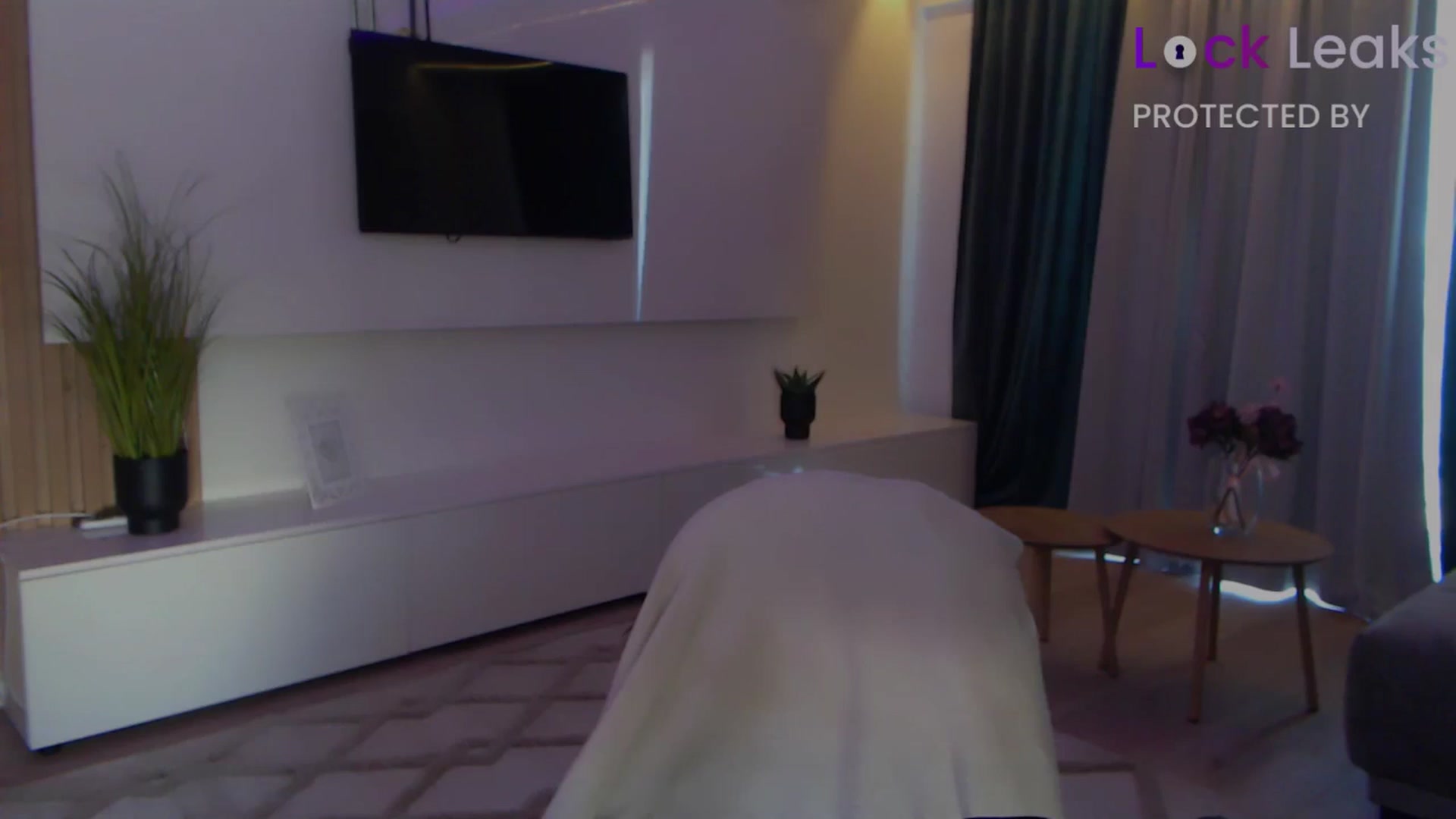 Gallery image thumbnail from Qu33n's myfreecams stream on, 11/02/2025, 10:20 image 18 of 20