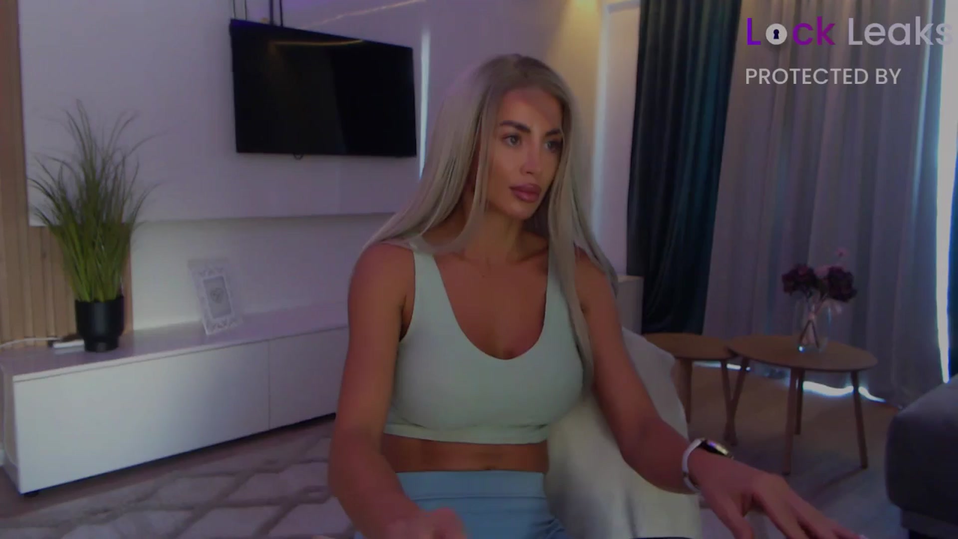 Gallery image thumbnail from Qu33n's myfreecams stream on, 11/02/2025, 10:20 image 14 of 20