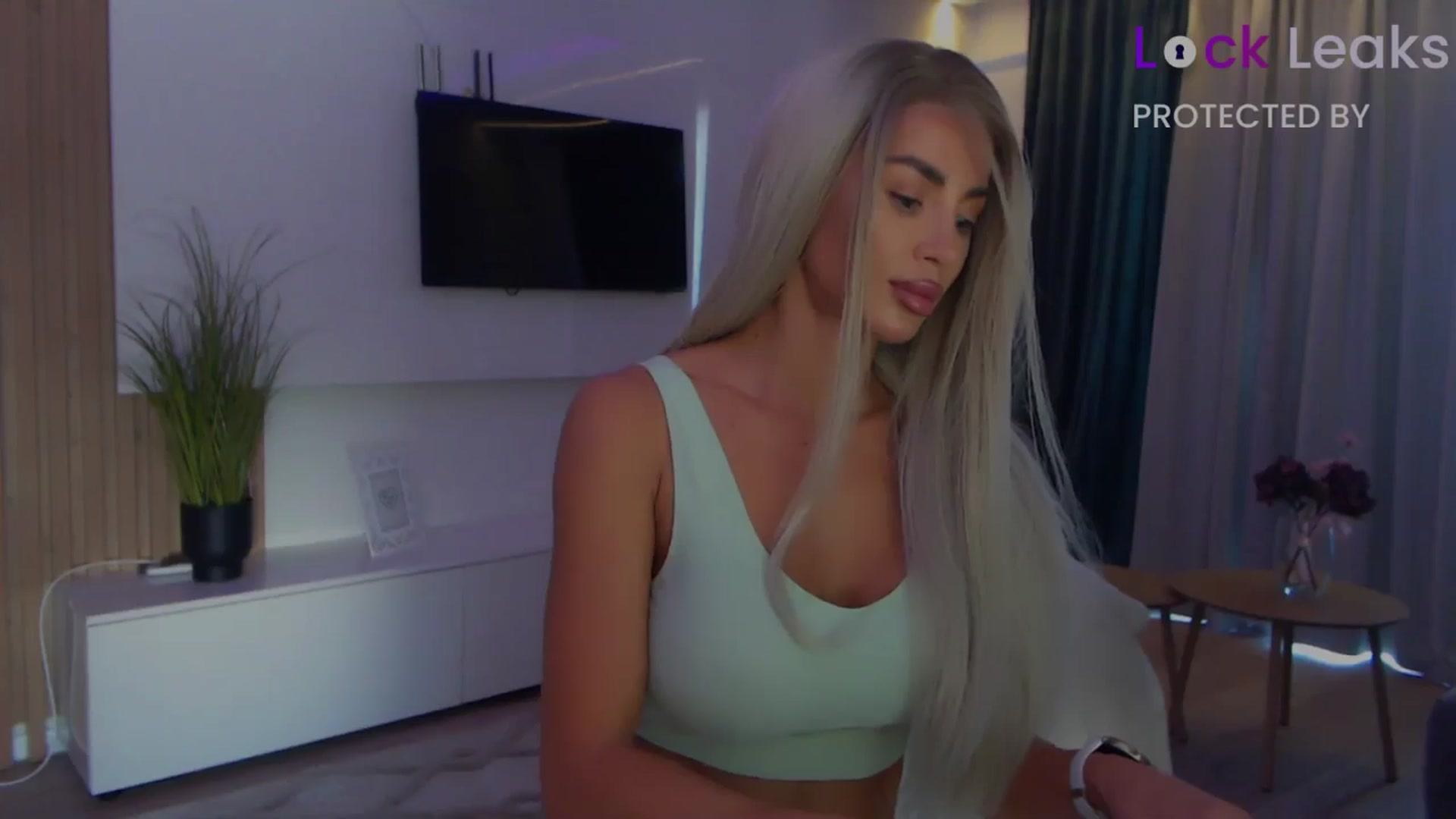 Gallery image thumbnail from Qu33n's myfreecams stream on, 11/02/2025, 10:20 image 6 of 20