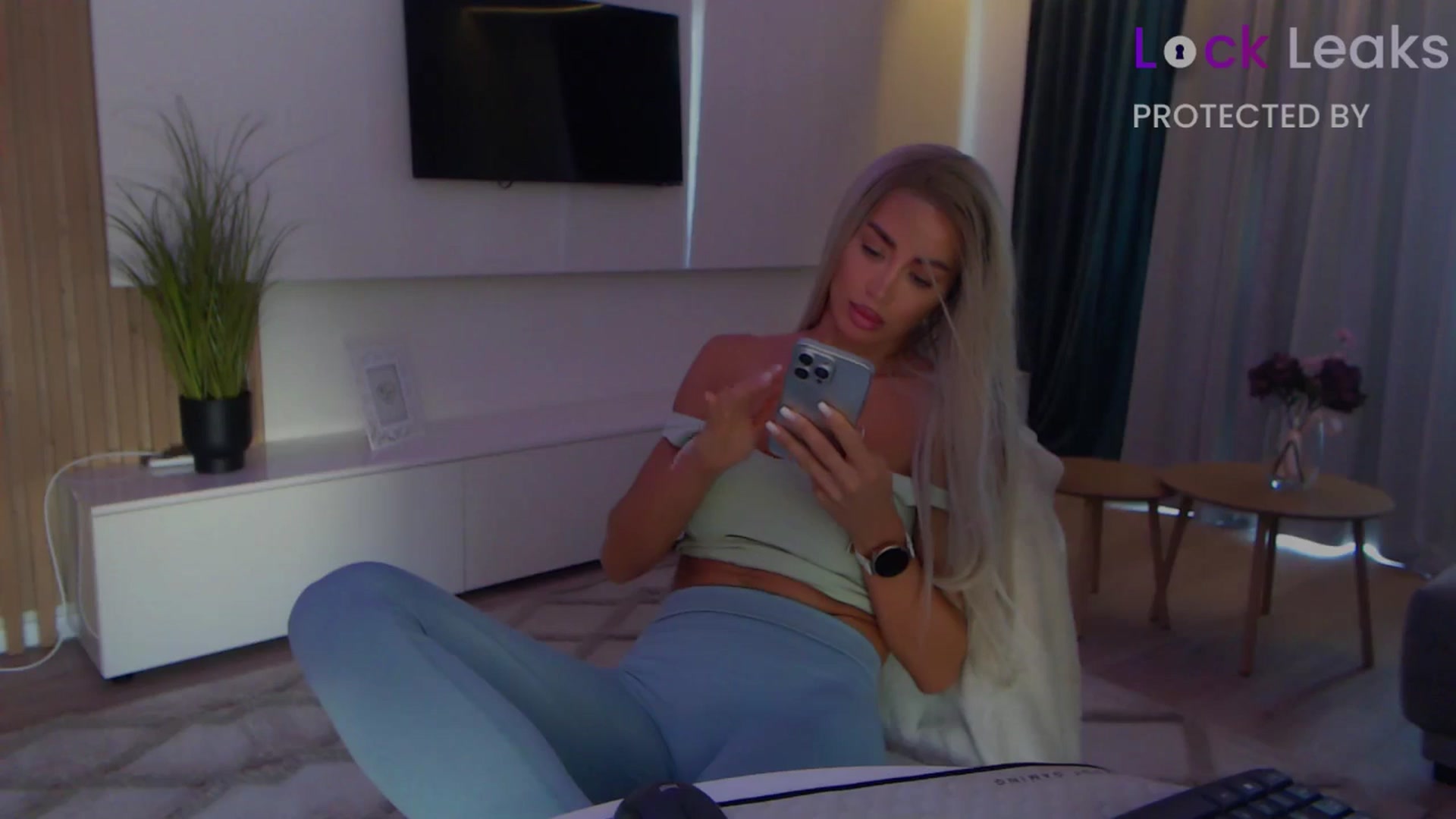 Gallery image thumbnail from Qu33n's myfreecams stream on, 11/02/2025, 12:37 image 6 of 20