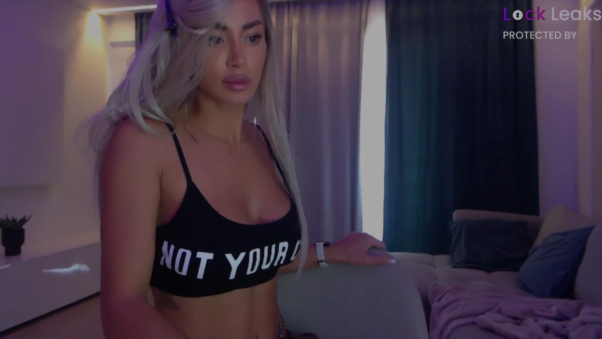 Gallery image thumbnail from Qu33n's myfreecams stream on, 11/05/2025, 09:27 image 14 of 20