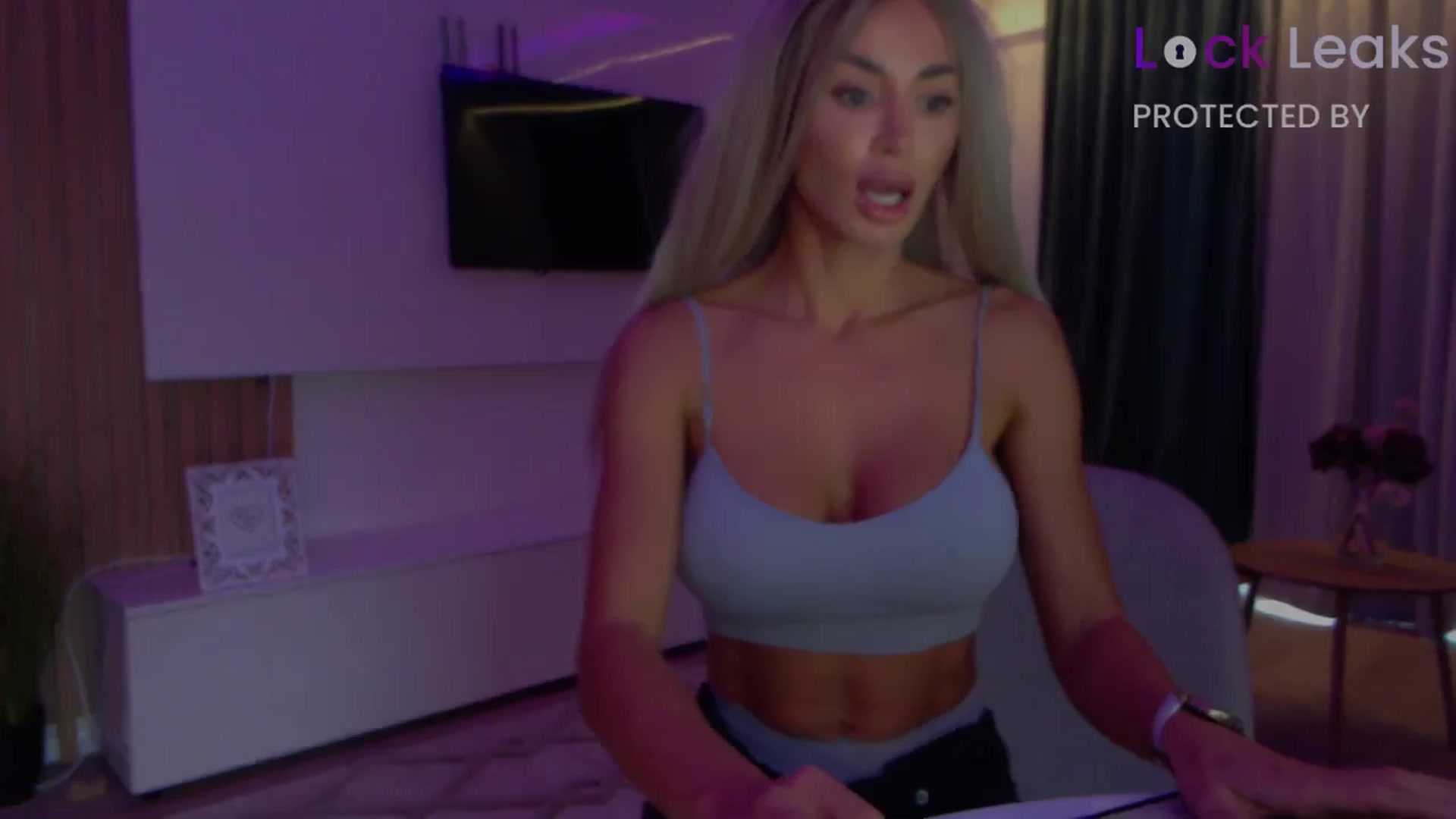 Gallery image thumbnail from Qu33n's myfreecams stream on, 11/08/2025, 10:52 image 11 of 20