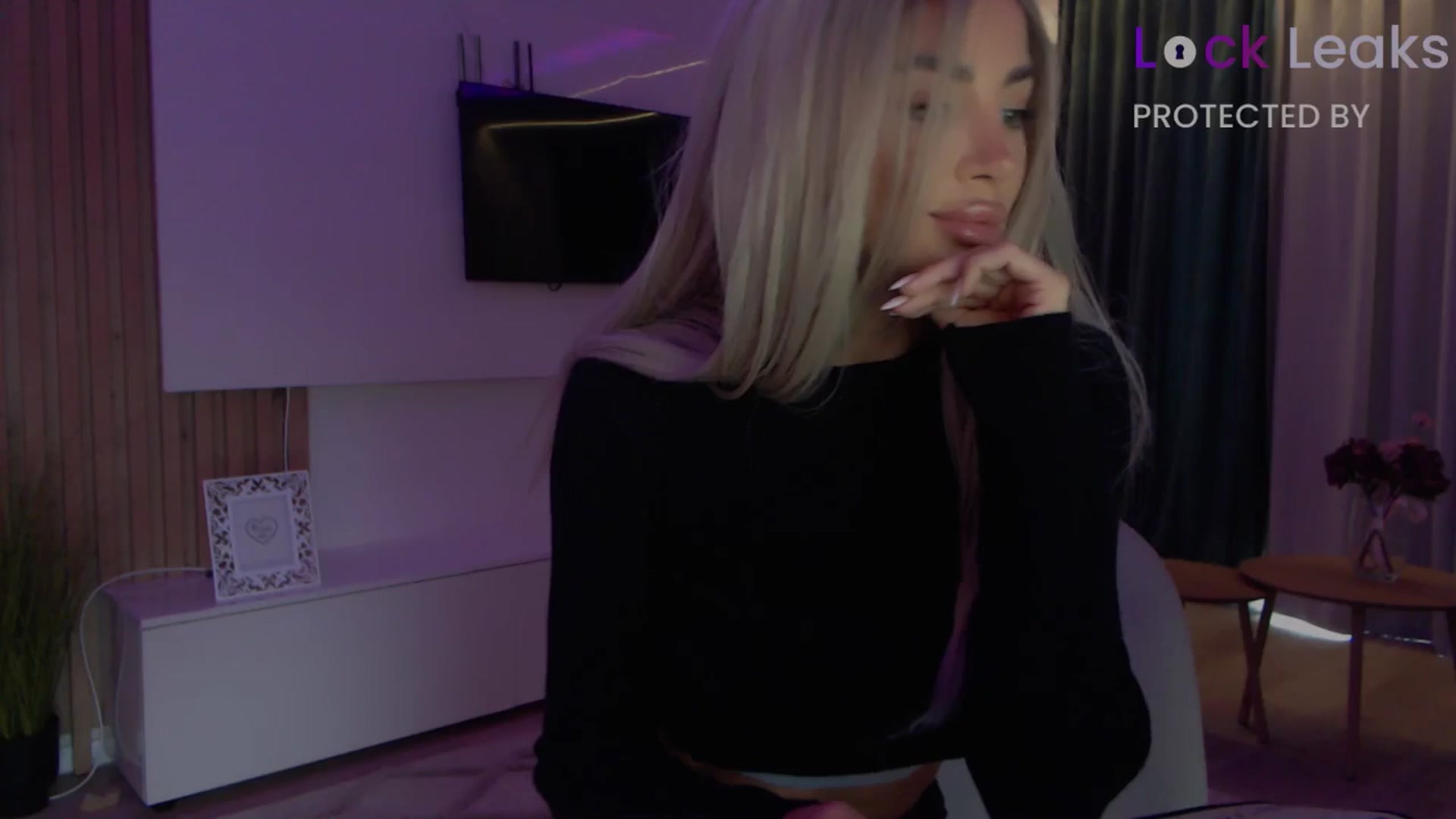 Gallery image thumbnail from Qu33n's myfreecams stream on, 11/08/2025, 10:52 image 2 of 20