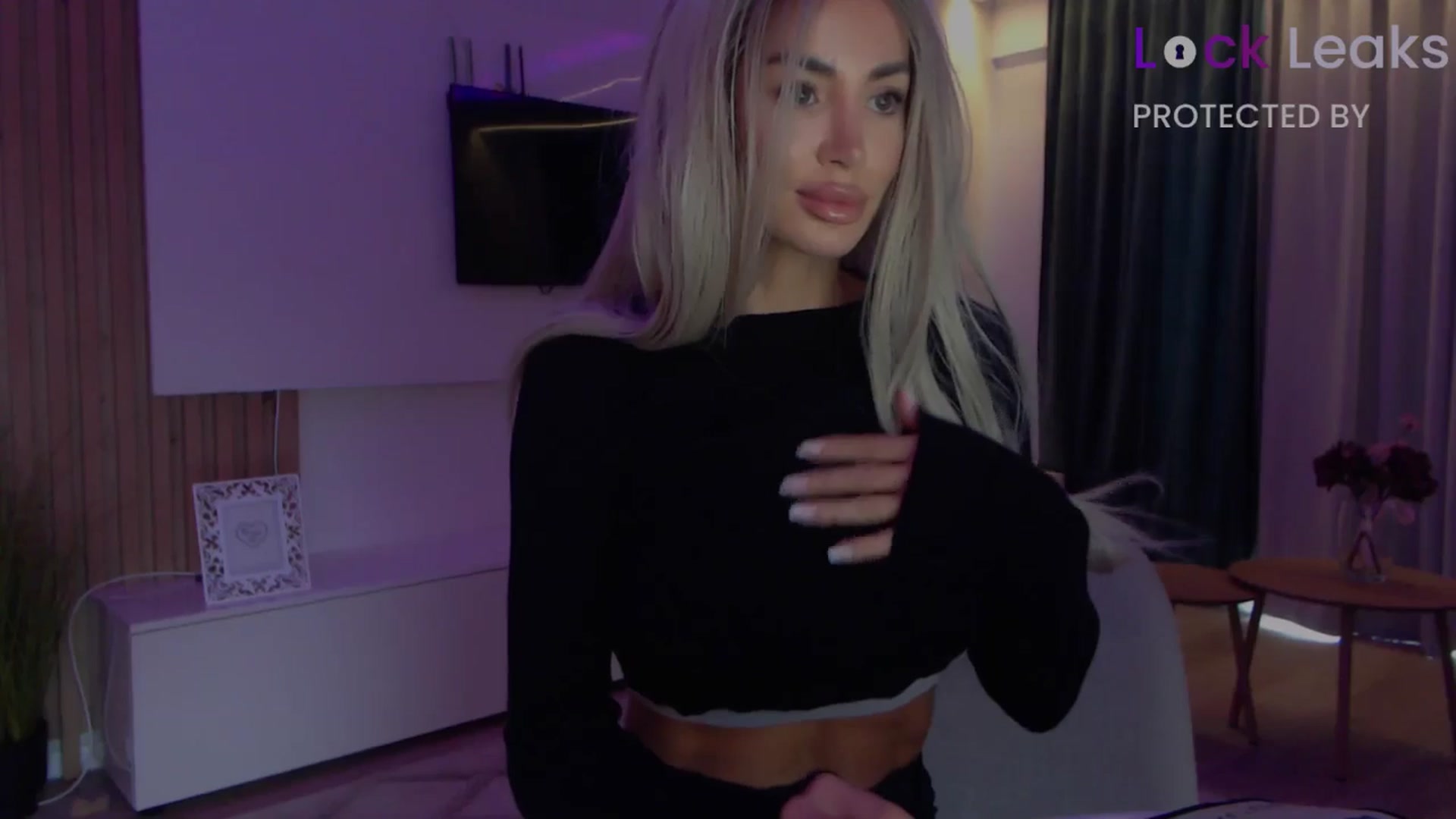 Gallery image thumbnail from Qu33n's myfreecams stream on, 11/08/2025, 10:52 image 3 of 20