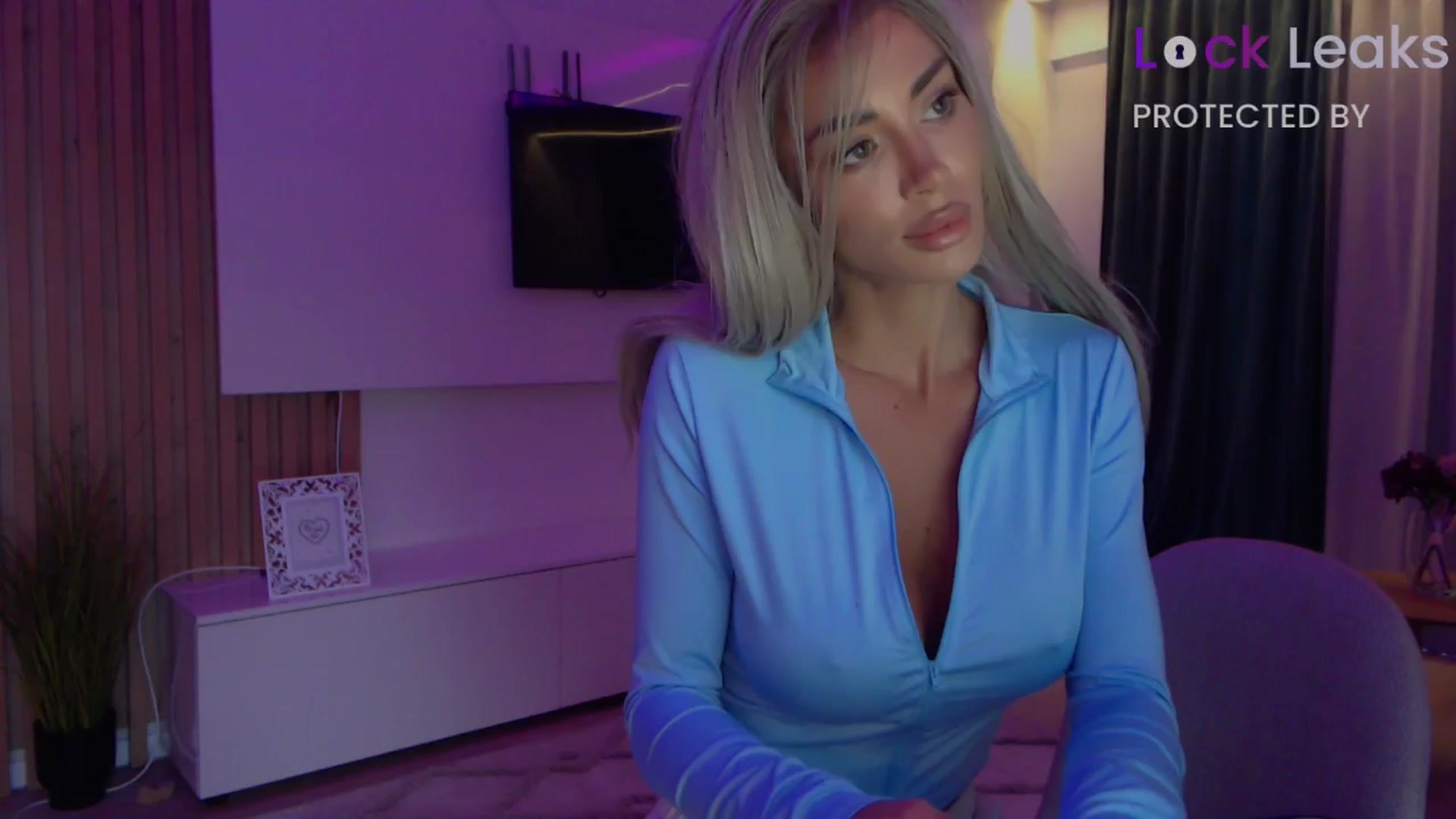 Gallery image thumbnail from Qu33n's myfreecams stream on, 11/20/2025, 07:34 image 1 of 20