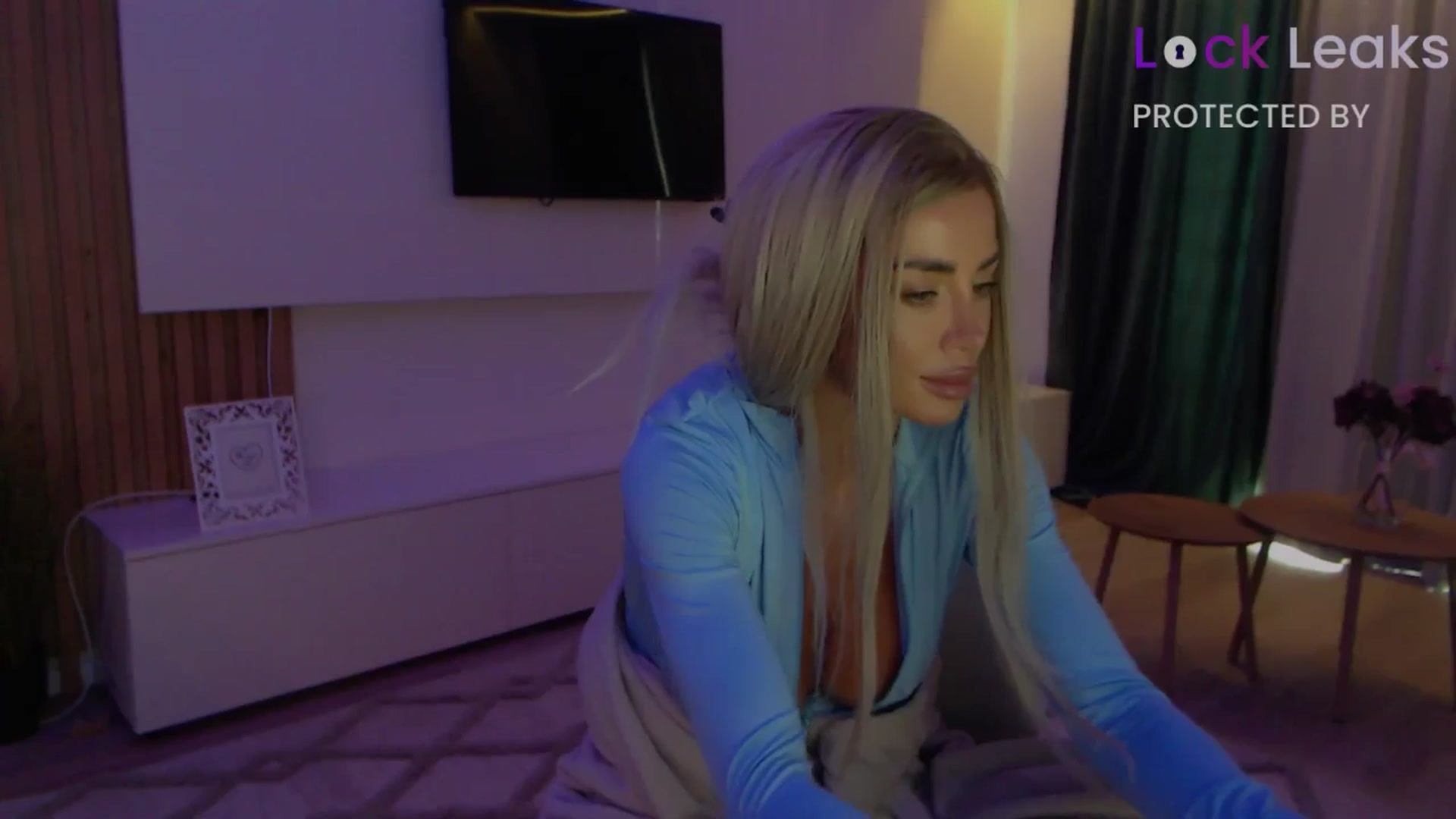 Gallery image thumbnail from Qu33n's myfreecams stream on, 11/20/2025, 10:07 image 18 of 20