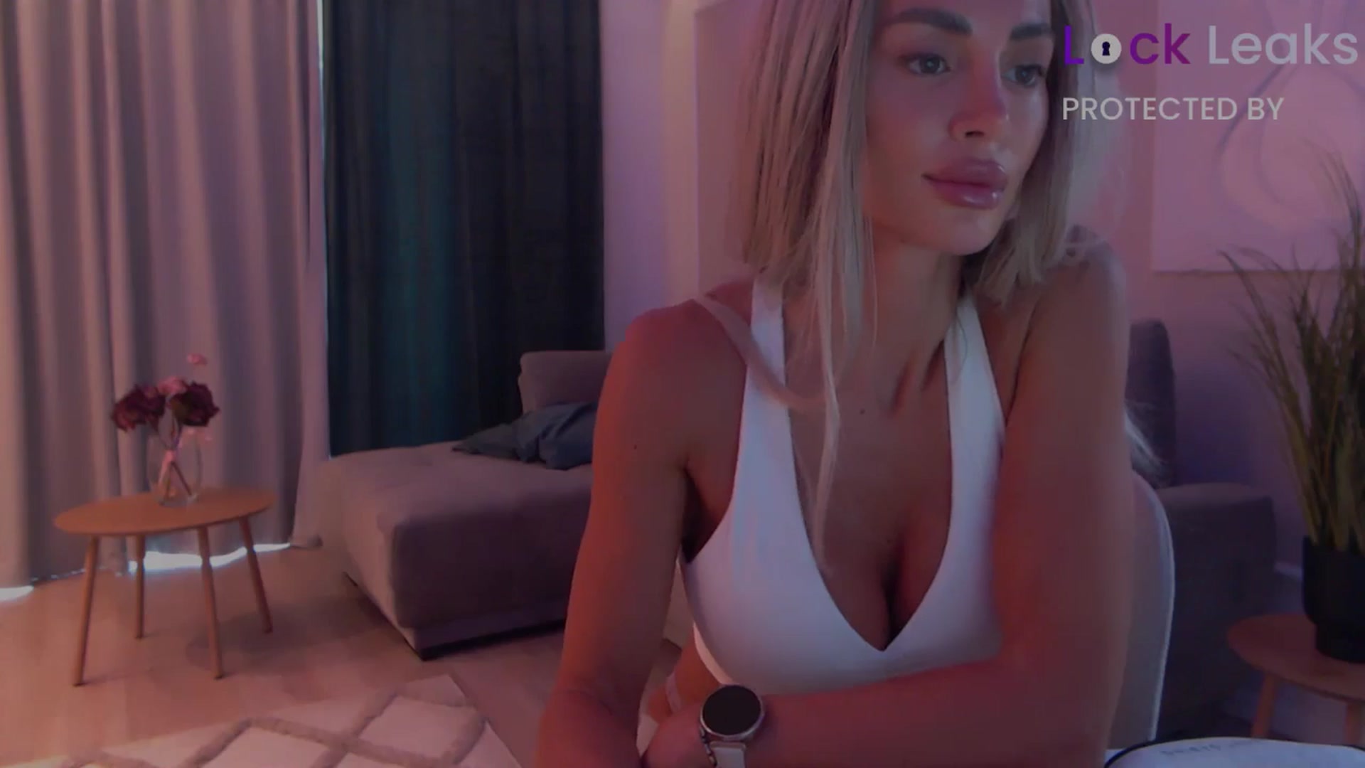 Gallery image thumbnail from Qu33n's myfreecams stream on, 11/23/2025, 10:15 image 18 of 20