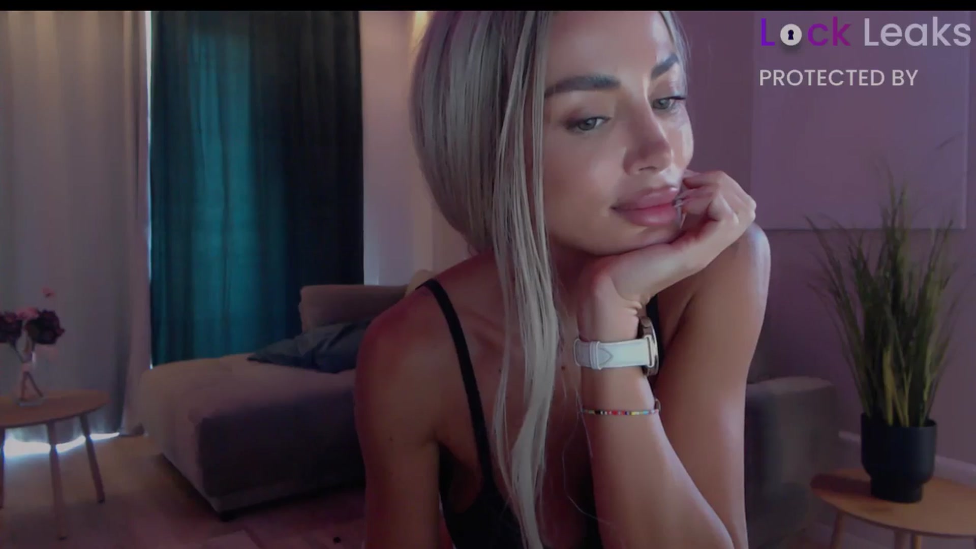 Gallery image thumbnail from Qu33n's myfreecams stream on, 11/24/2025, 12:14 image 5 of 20
