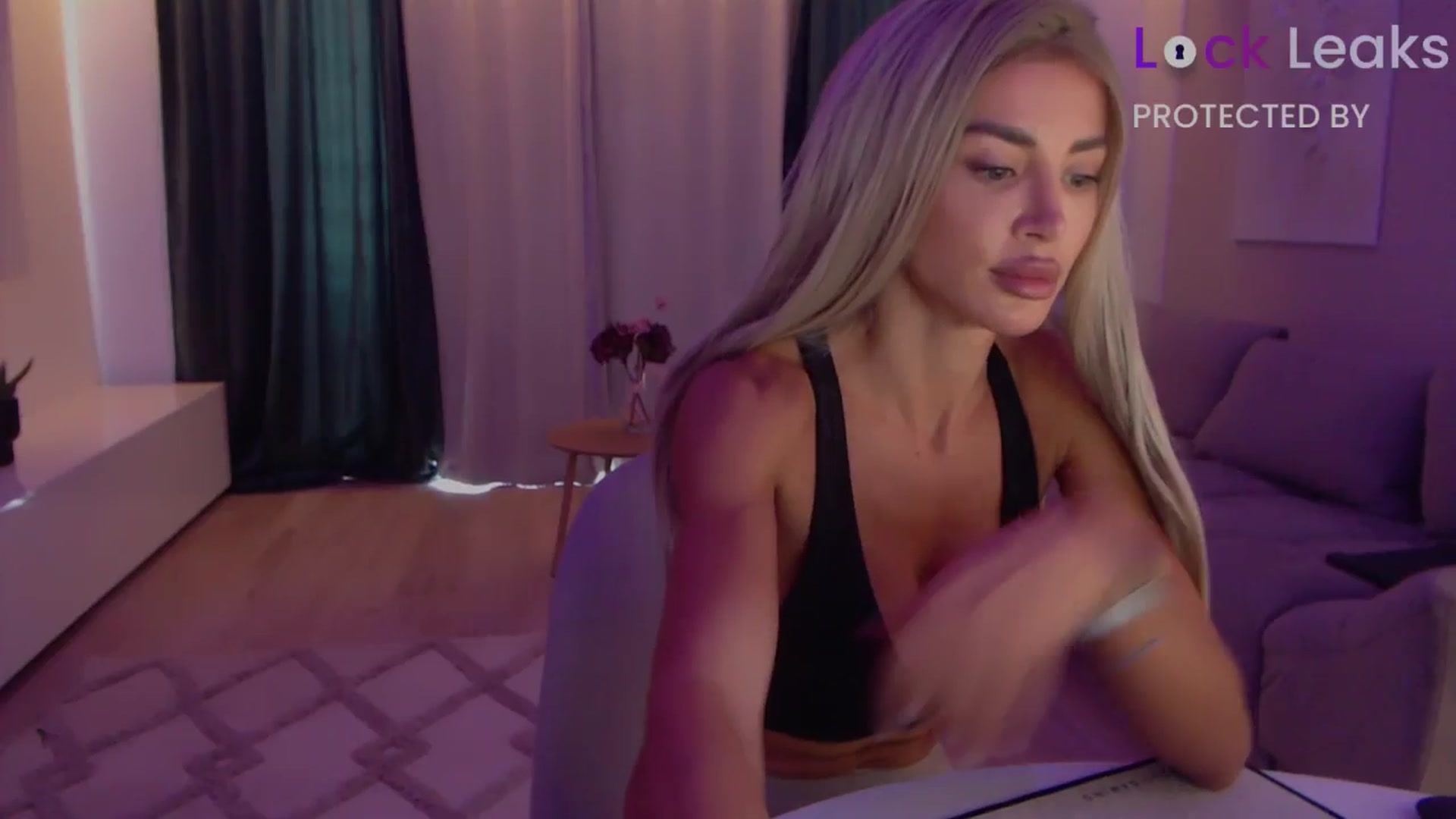 Gallery image thumbnail from Qu33n's myfreecams stream on, 11/26/2025, 10:13 image 12 of 20
