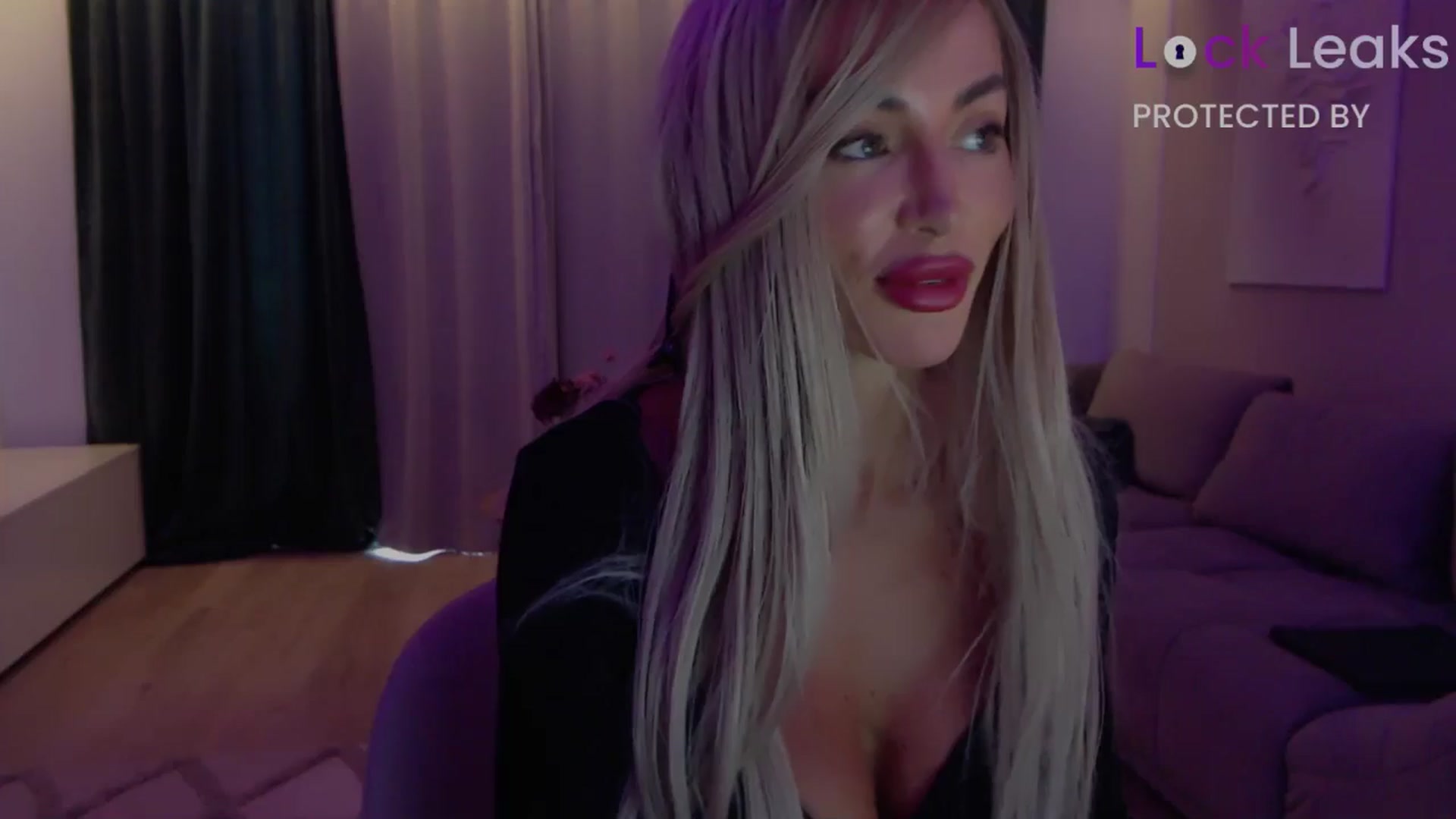 Gallery image thumbnail from Qu33n's myfreecams stream on, 11/27/2025, 11:17 image 15 of 20