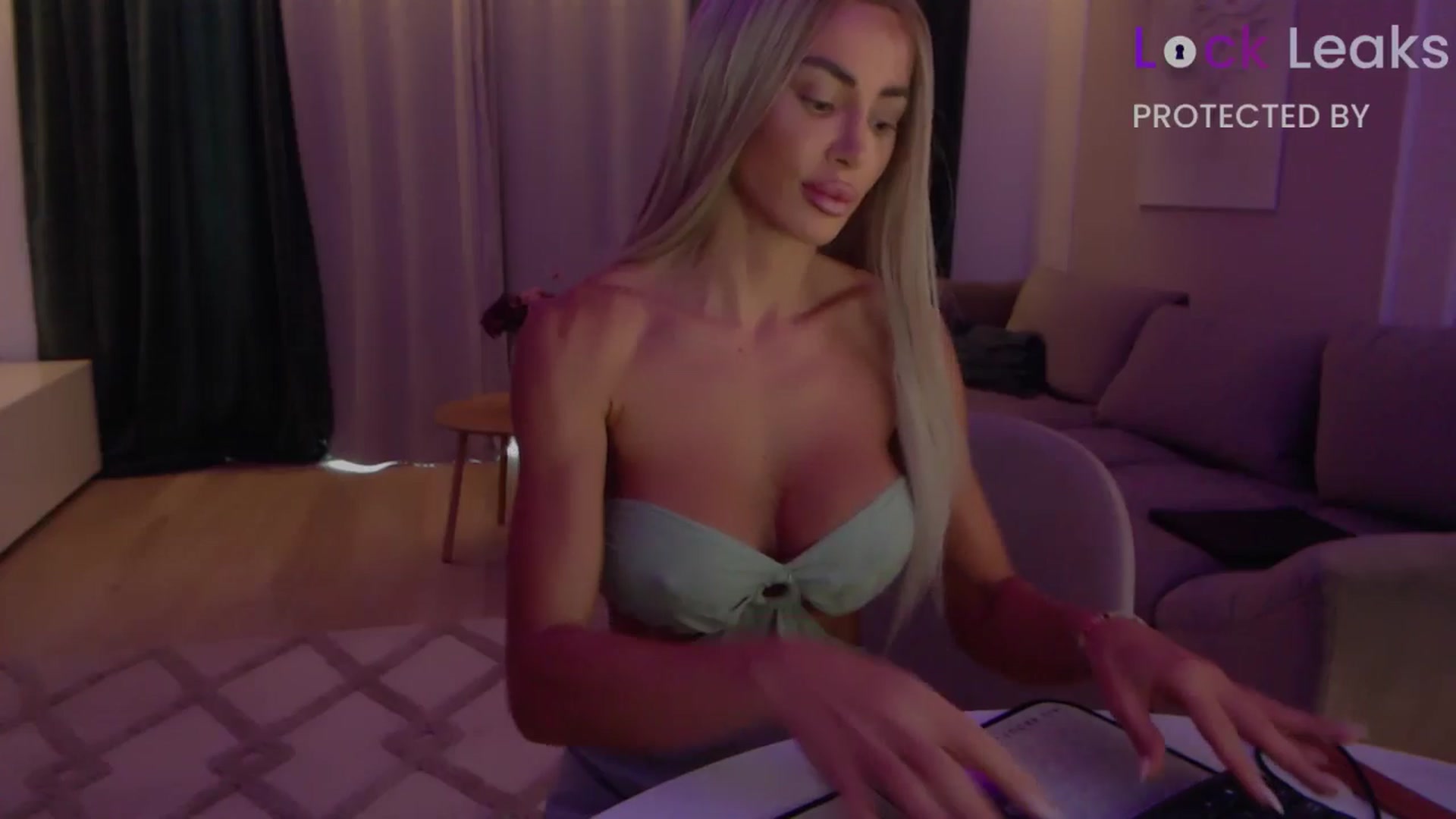 Gallery image thumbnail from Qu33n's myfreecams stream on, 11/29/2025, 10:34 image 11 of 20