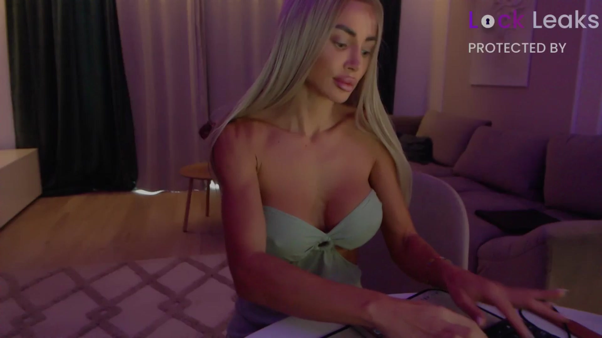 Gallery image thumbnail from Qu33n's myfreecams stream on, 11/29/2025, 10:34 image 9 of 20