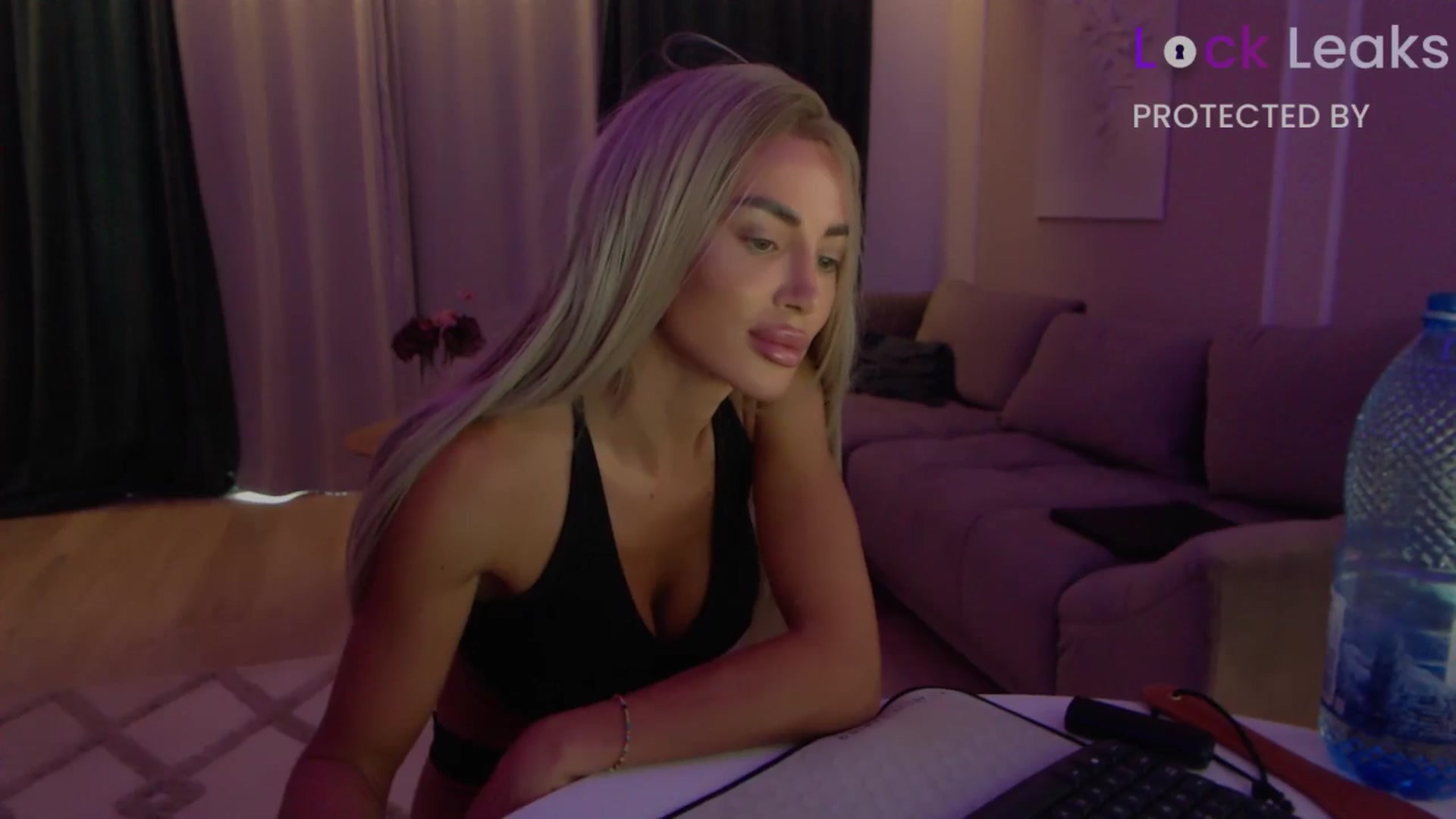Gallery image thumbnail from Qu33n's myfreecams stream on, 11/29/2025, 11:09 image 7 of 20