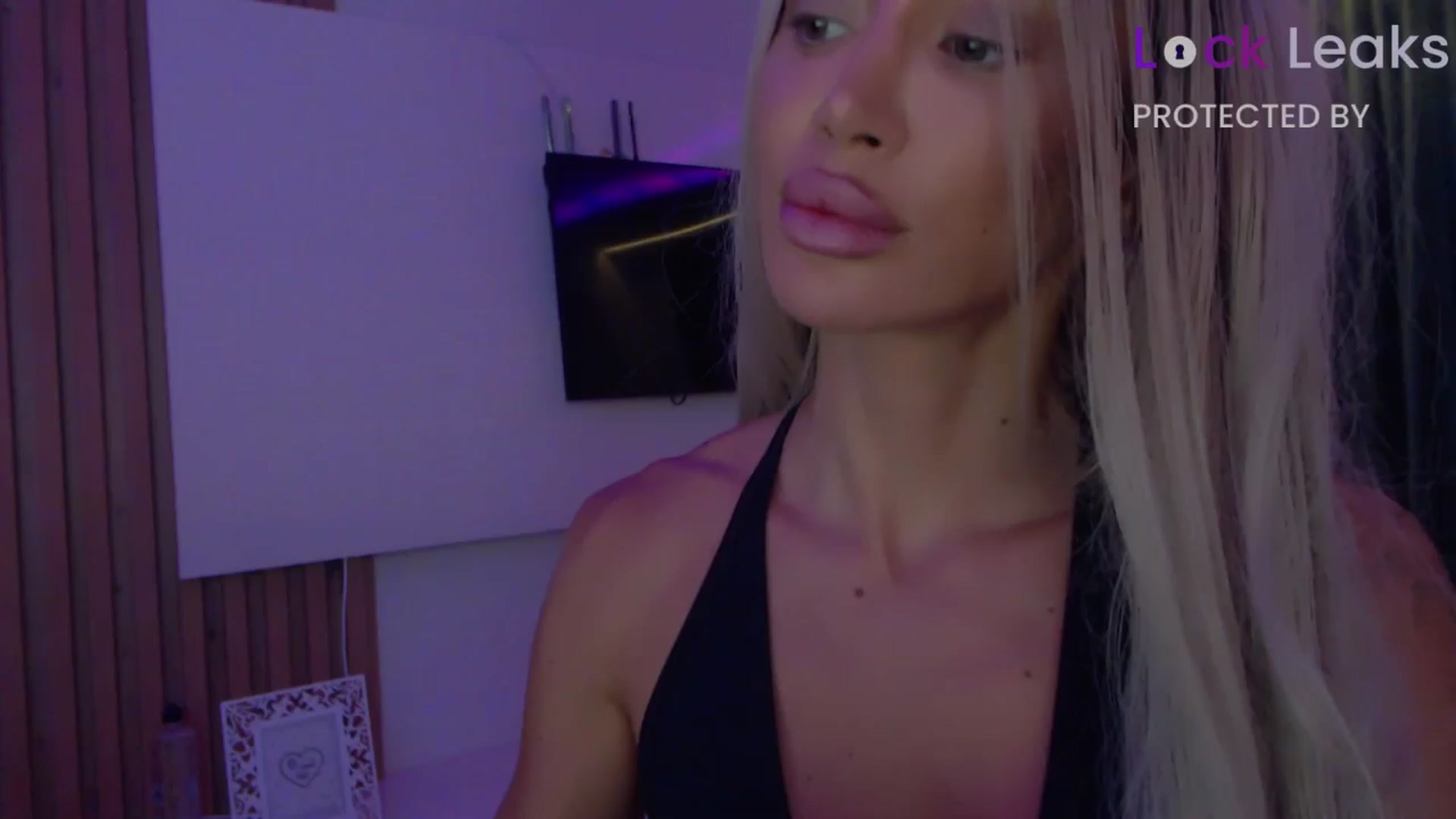 Gallery image thumbnail from Qu33n's myfreecams stream on, 11/29/2025, 11:09 image 1 of 20
