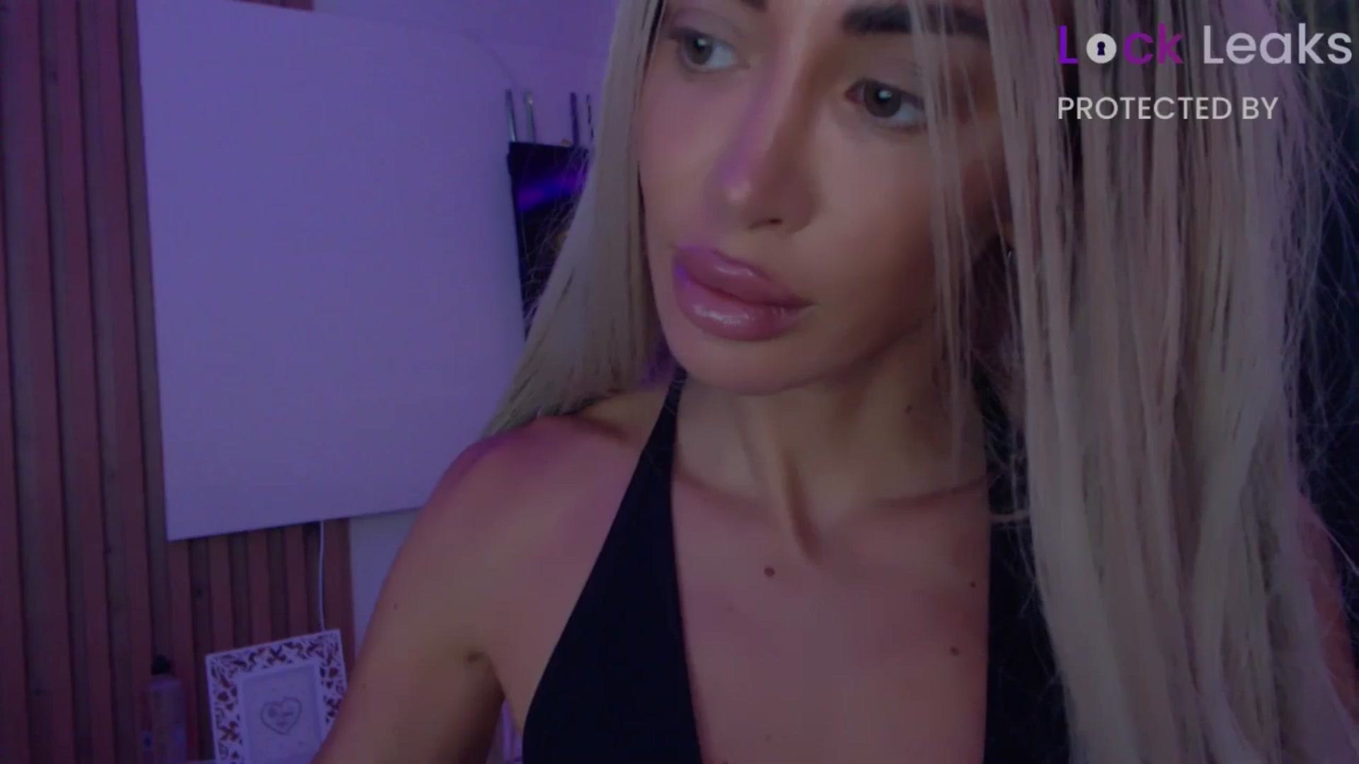 Gallery image thumbnail from Qu33n's myfreecams stream on, 11/29/2025, 11:09 image 2 of 20