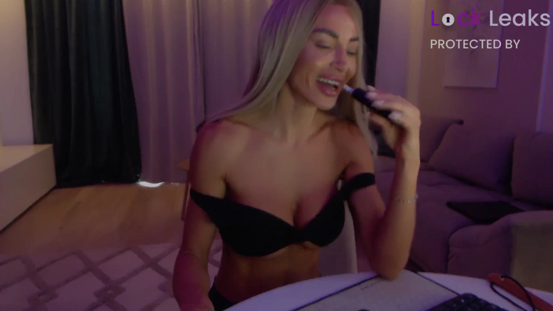 Gallery image thumbnail from Qu33n's myfreecams stream on, 11/29/2025, 11:09 image 15 of 20