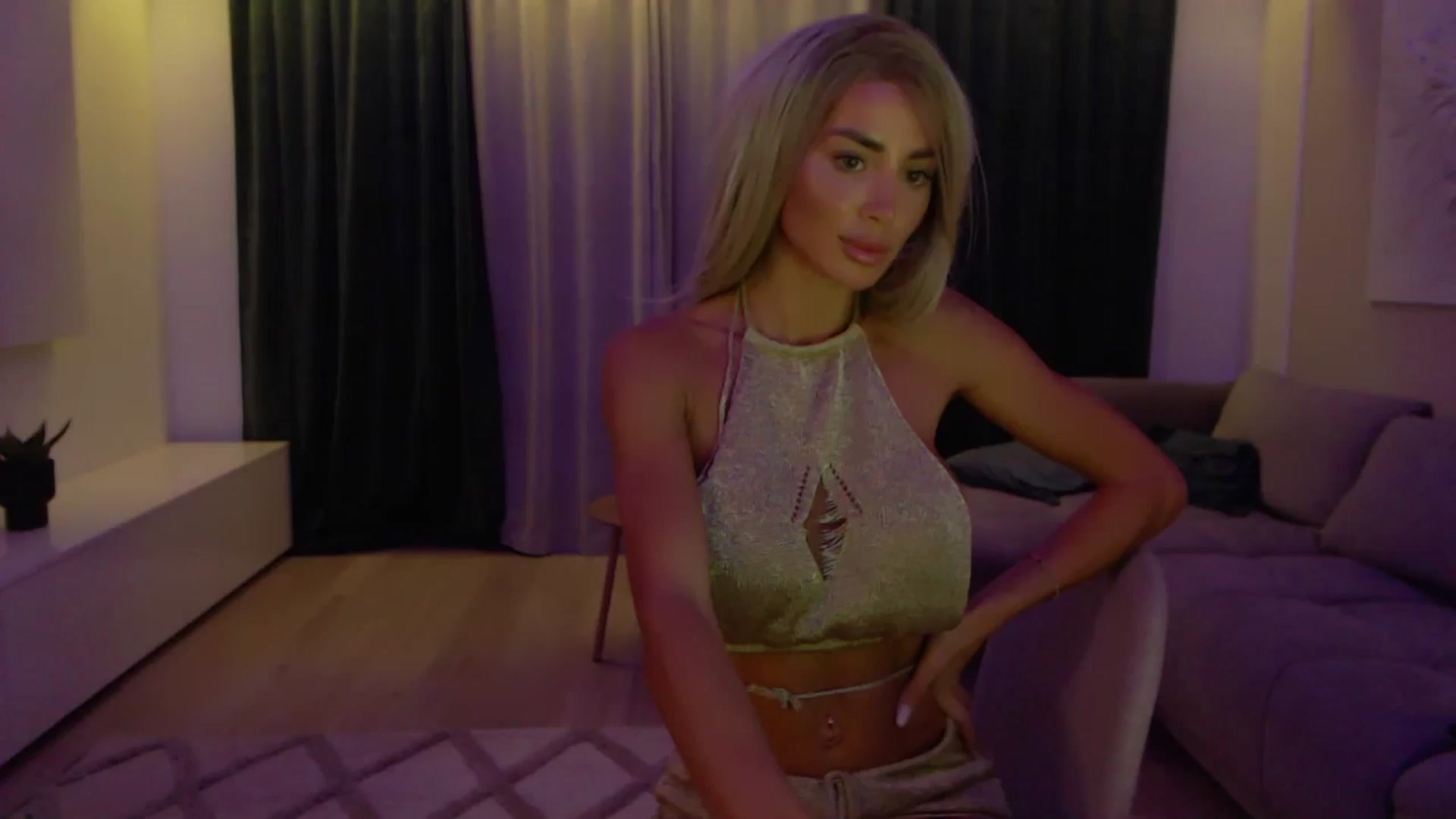 Gallery image thumbnail from Qu33n's myfreecams stream on, 12/02/2025, 20:09 image 18 of 20