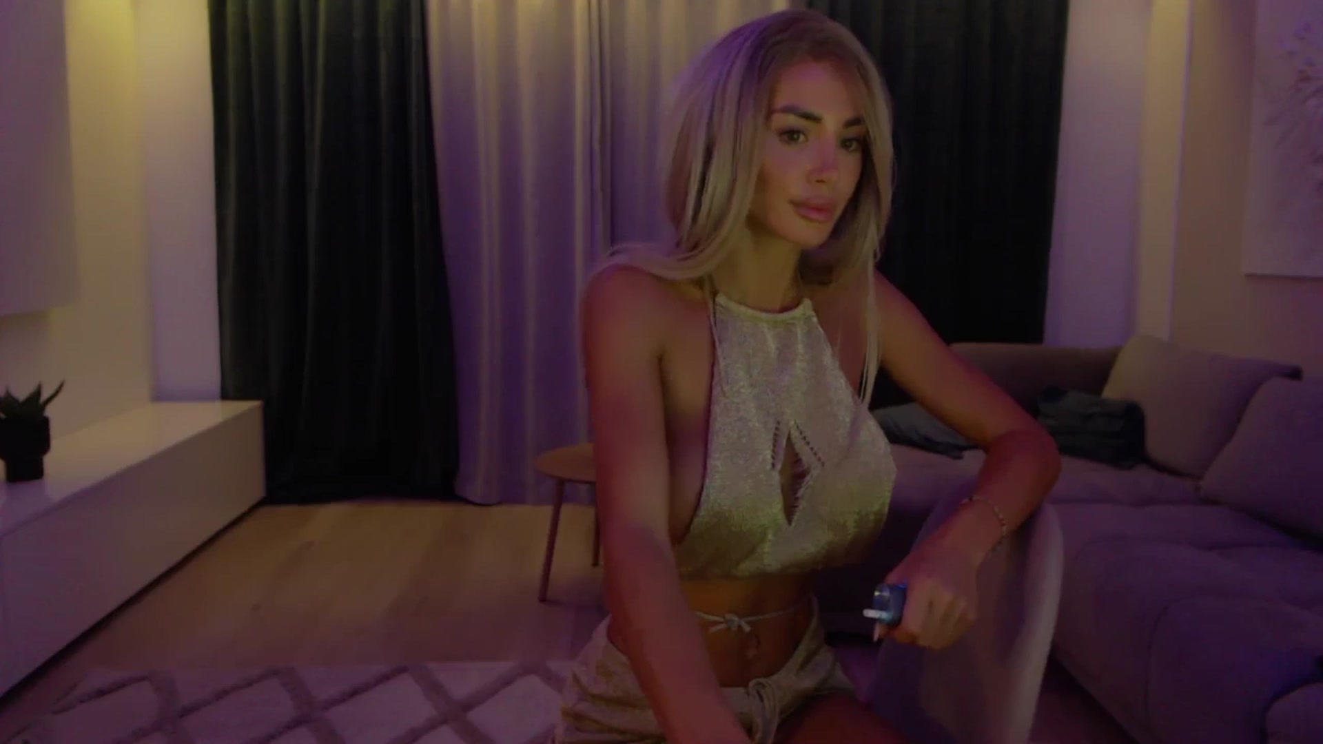 Gallery image thumbnail from Qu33n's myfreecams stream on, 12/02/2025, 20:09 image 12 of 20
