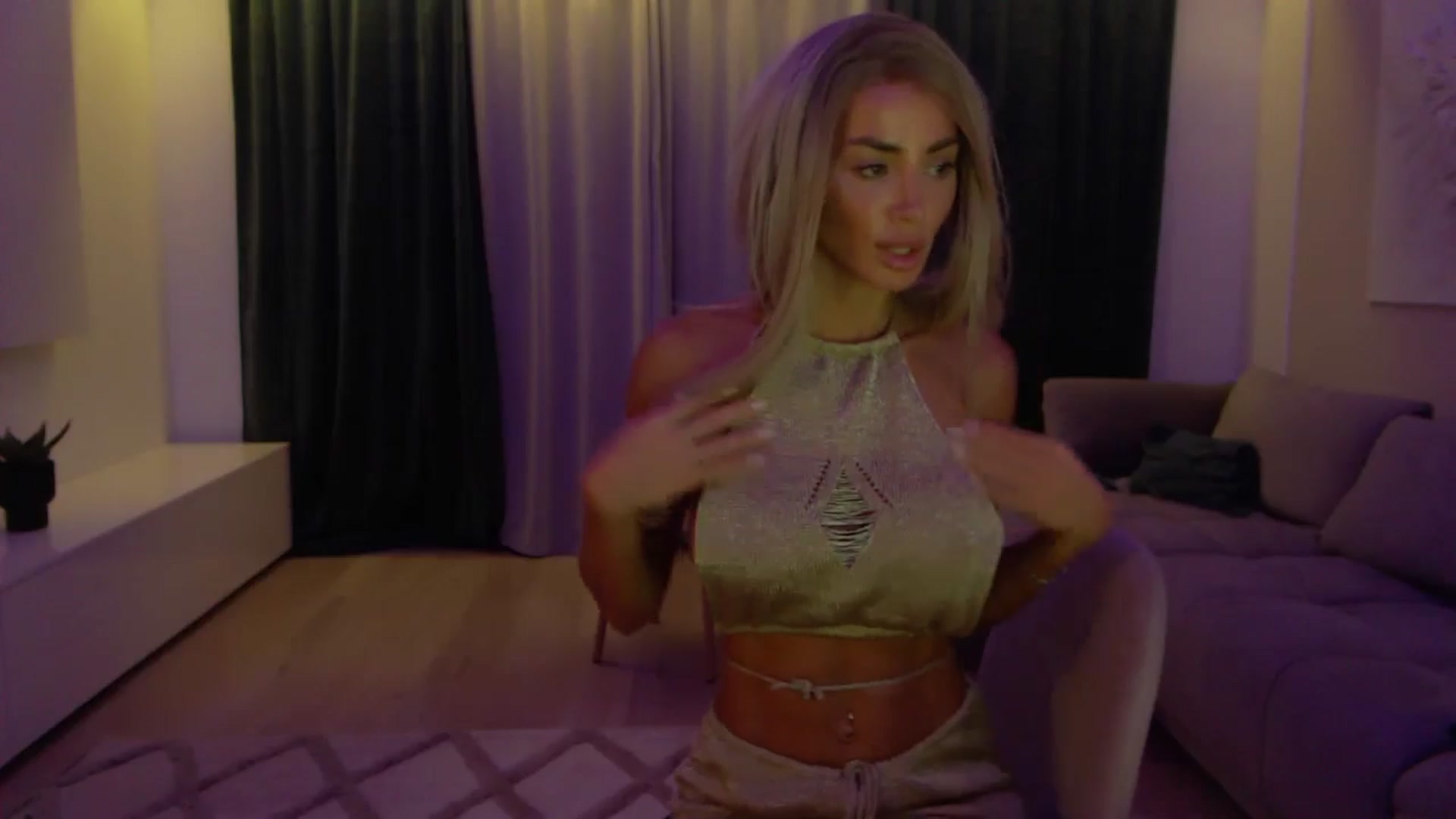 Gallery image thumbnail from Qu33n's myfreecams stream on, 12/02/2025, 20:09 image 15 of 20