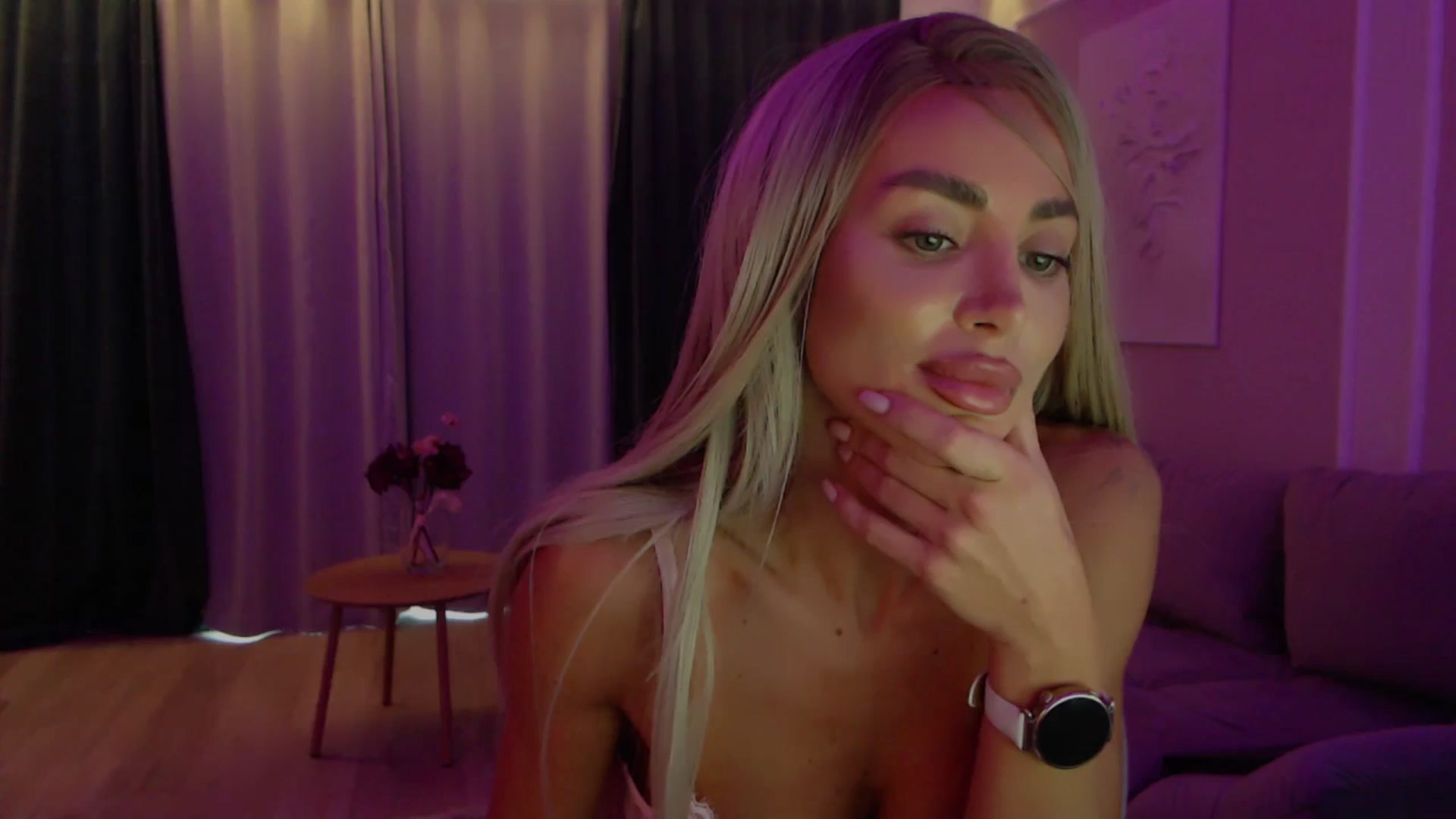 Gallery image thumbnail from Qu33n's myfreecams stream on, 12/07/2025, 13:43 image 18 of 20