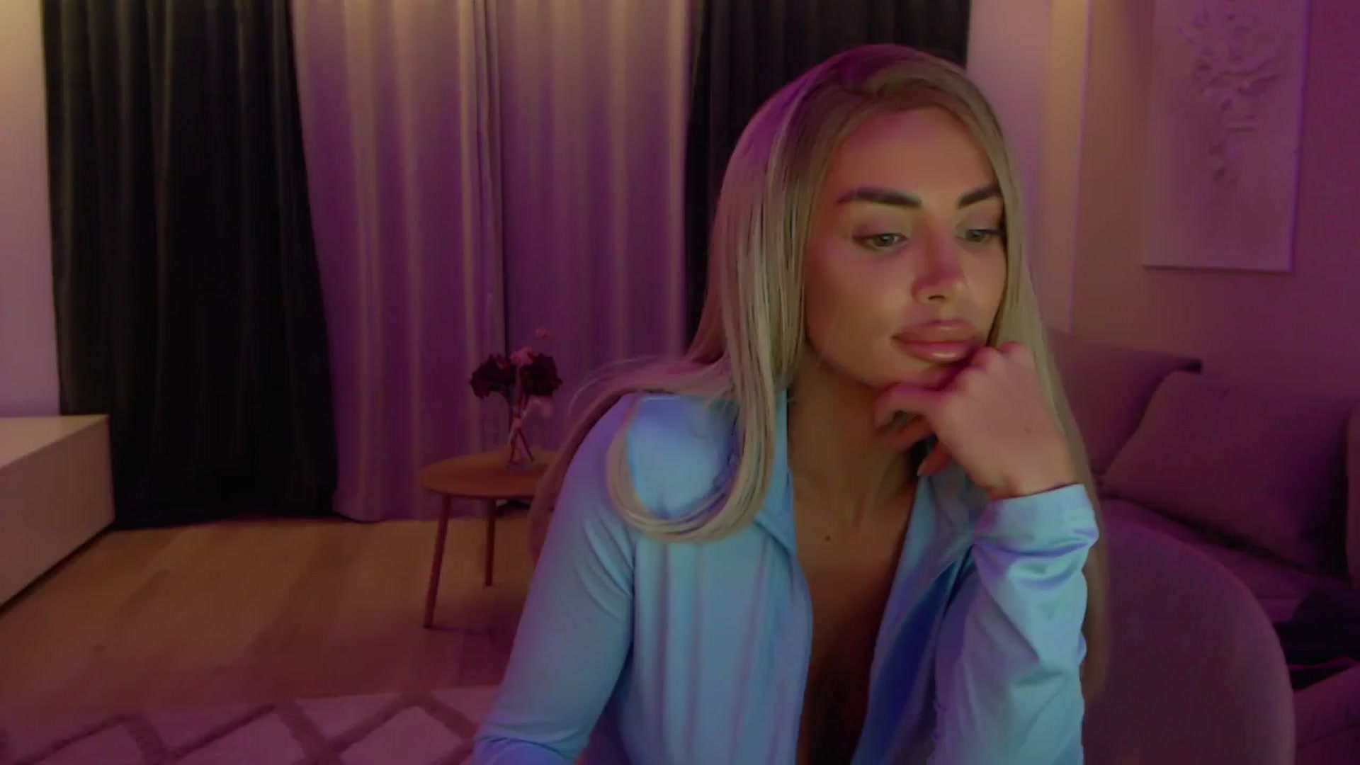 Gallery image thumbnail from Qu33n's myfreecams stream on, 12/09/2025, 19:50 image 6 of 20
