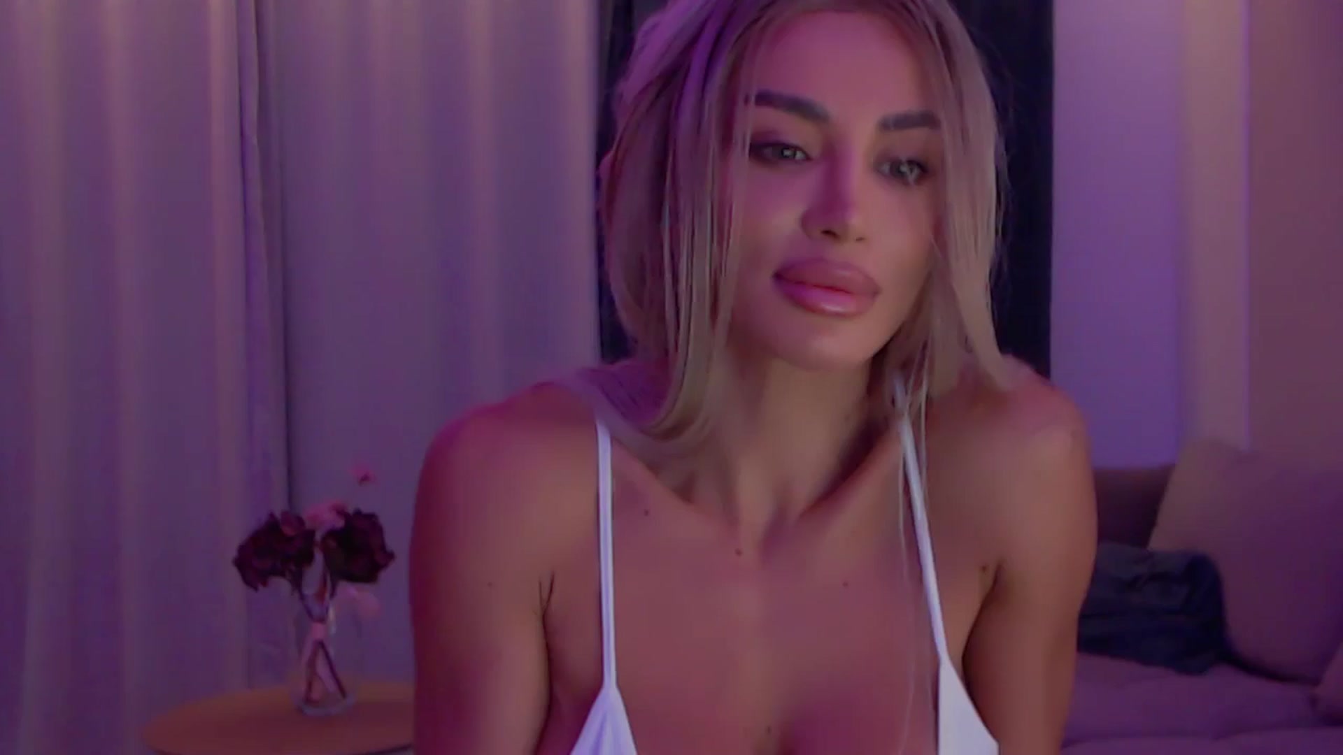 Gallery image thumbnail from Qu33n's myfreecams stream on, 12/17/2025, 10:38 image 9 of 20