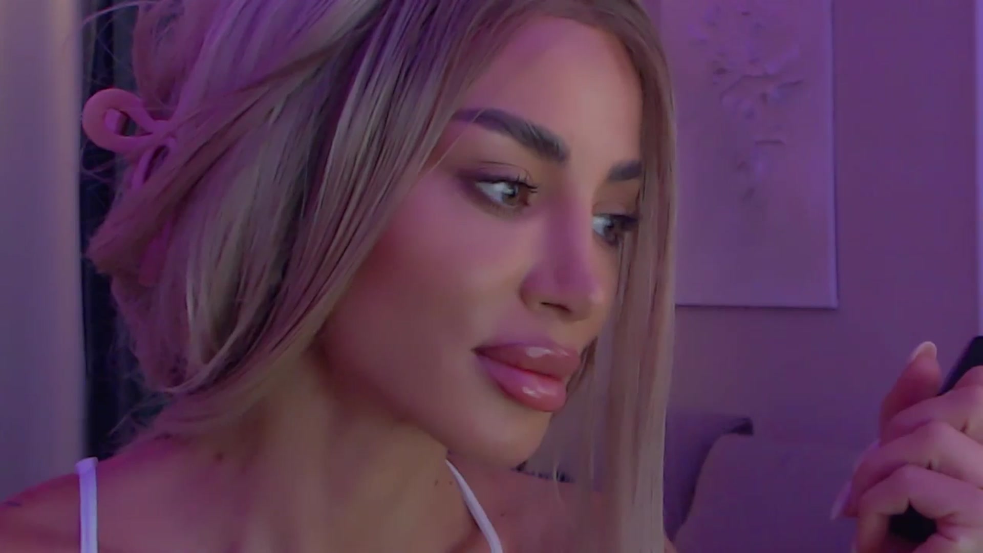Gallery image thumbnail from Qu33n's myfreecams stream on, 12/17/2025, 10:38 image 20 of 20