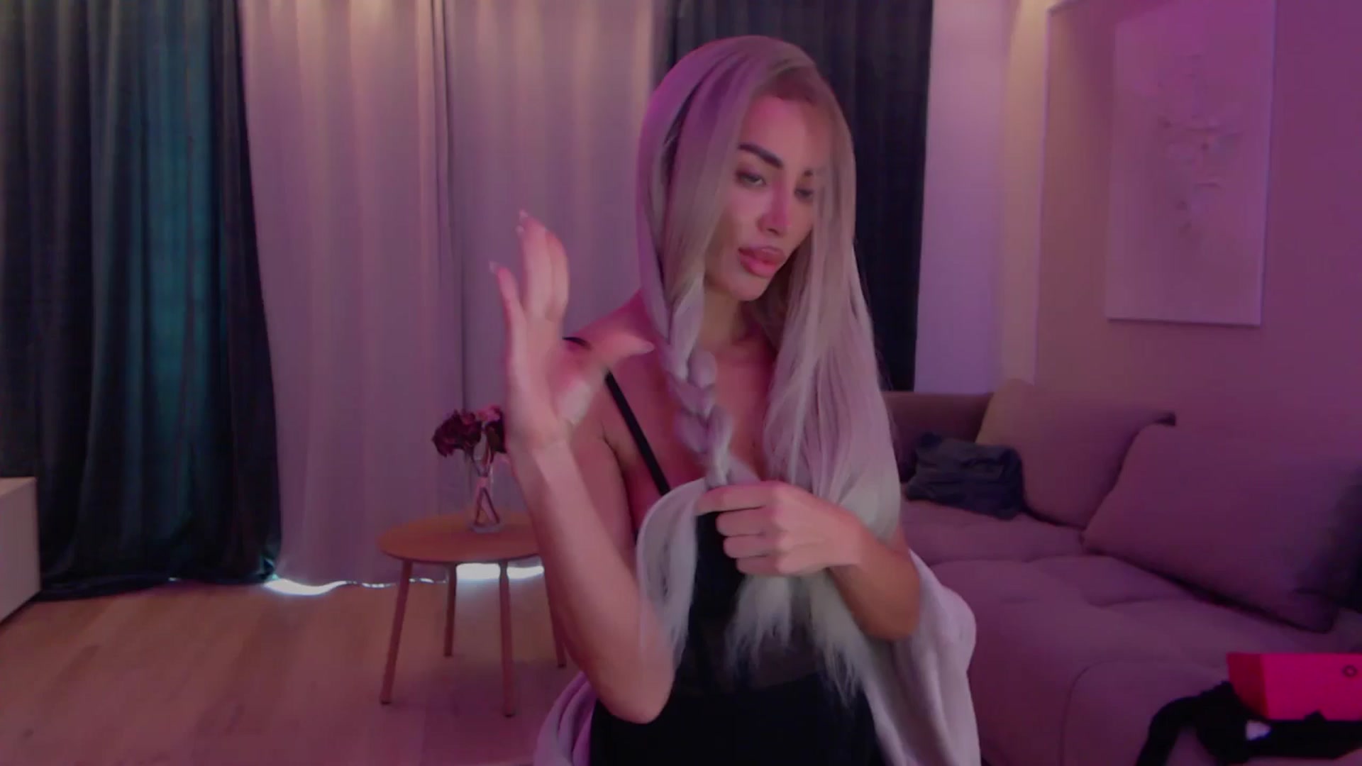 Gallery image thumbnail from Qu33n's myfreecams stream on, 12/21/2025, 10:44 image 7 of 20