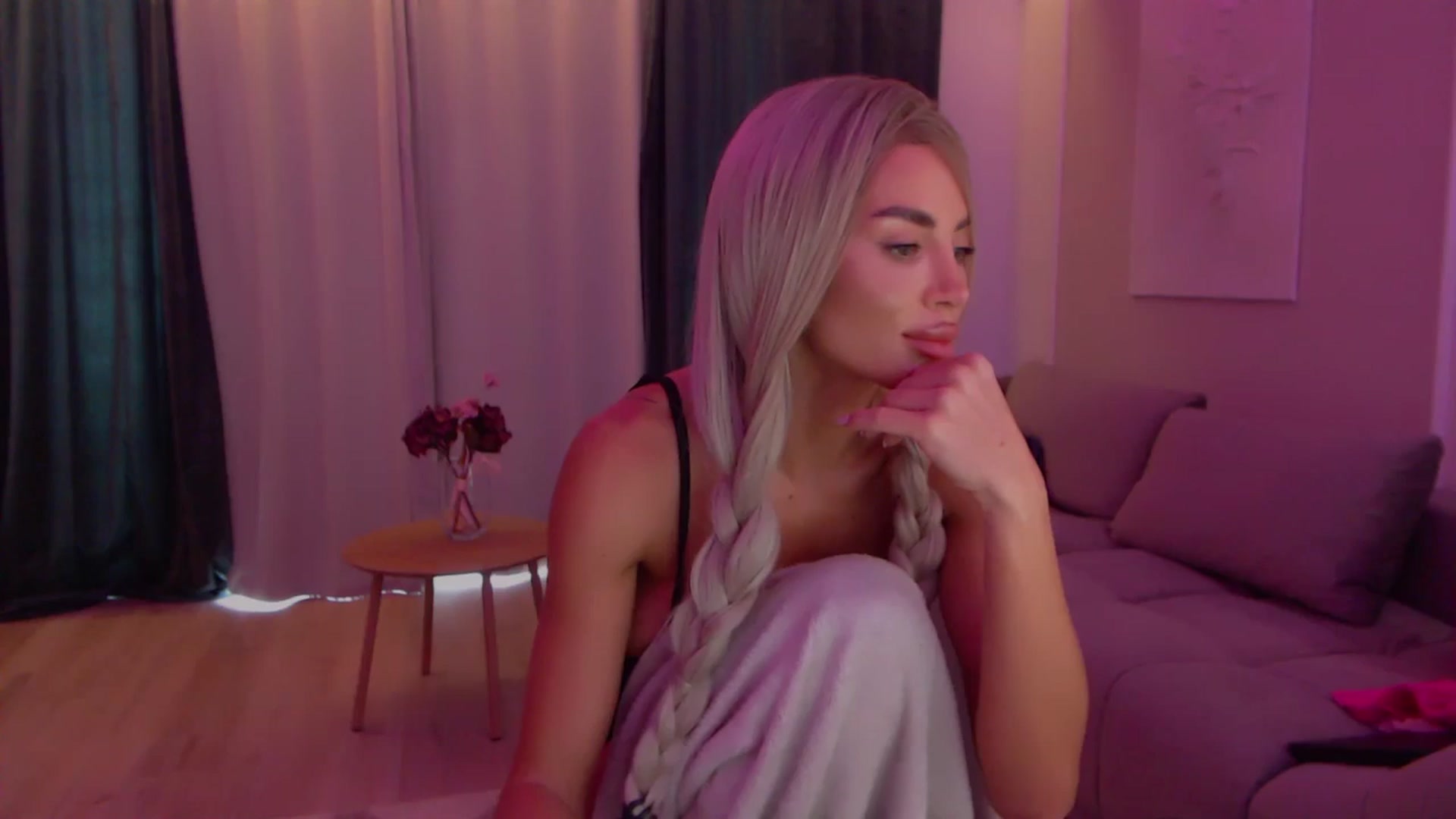 Gallery image thumbnail from Qu33n's myfreecams stream on, 12/21/2025, 10:44 image 20 of 20