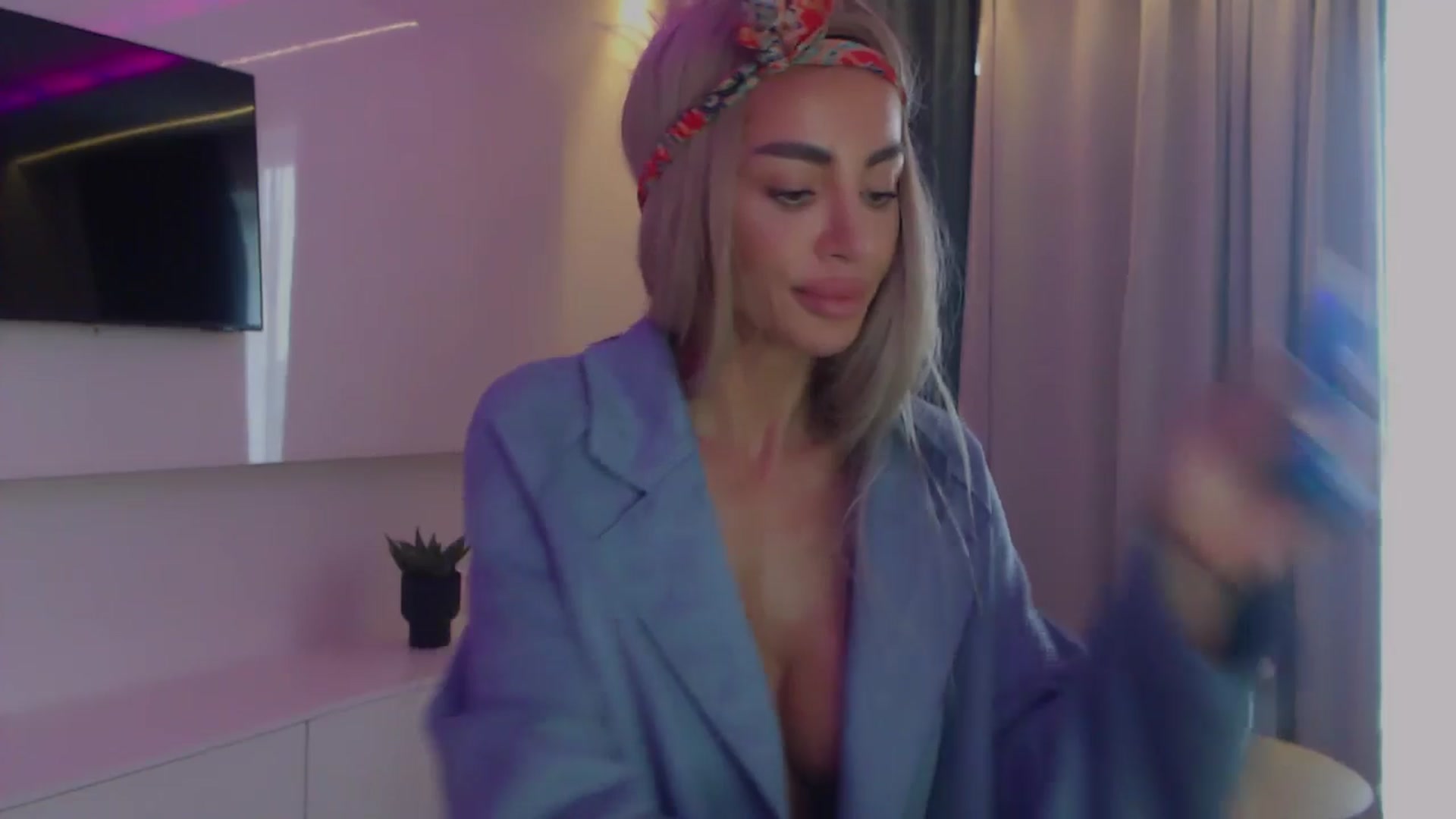 Gallery image thumbnail from Qu33n's myfreecams stream on, 12/23/2025, 10:59 image 7 of 20