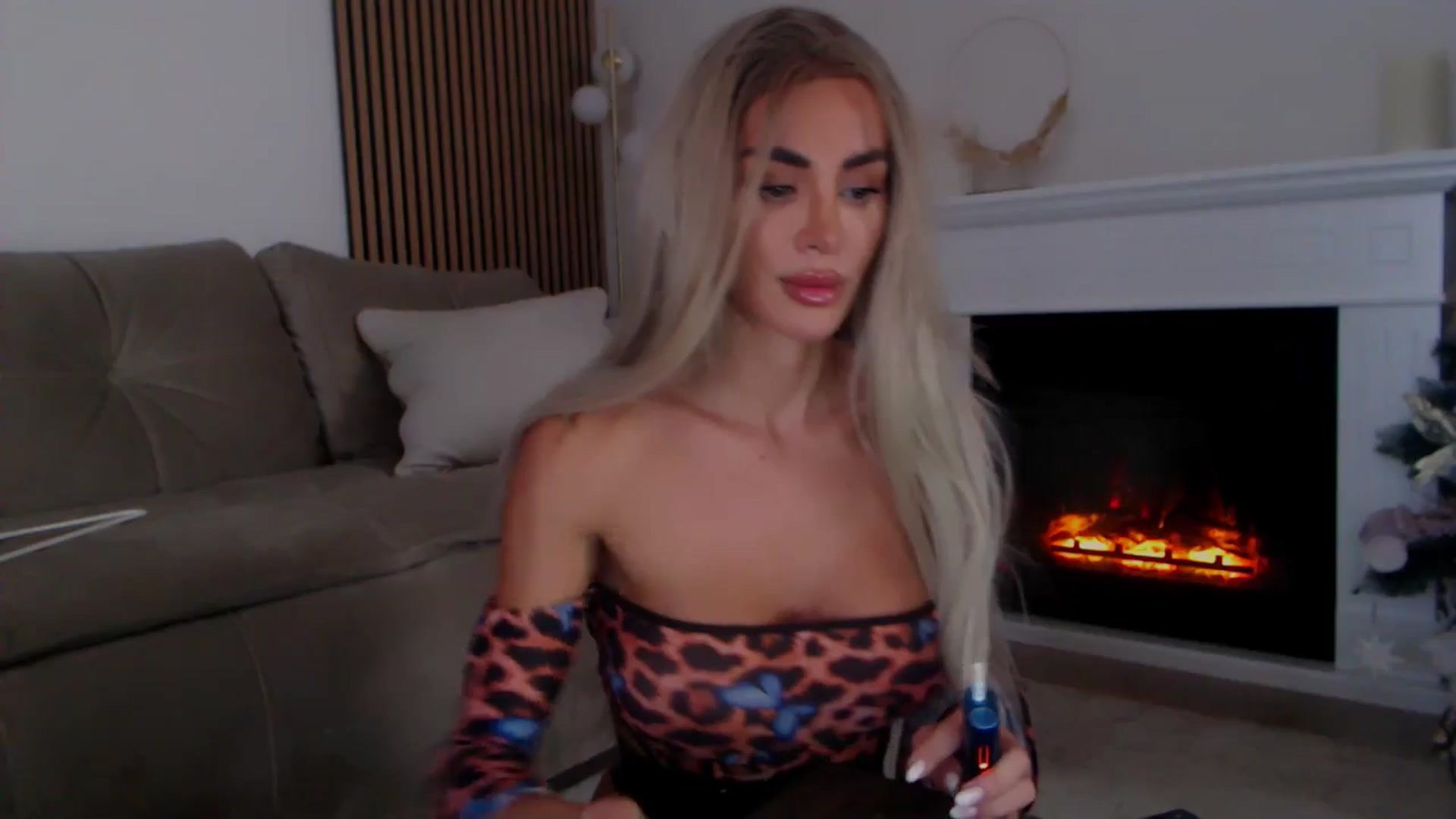 Gallery image thumbnail from Qu33n's myfreecams stream on, 12/25/2025, 14:10 image 10 of 20