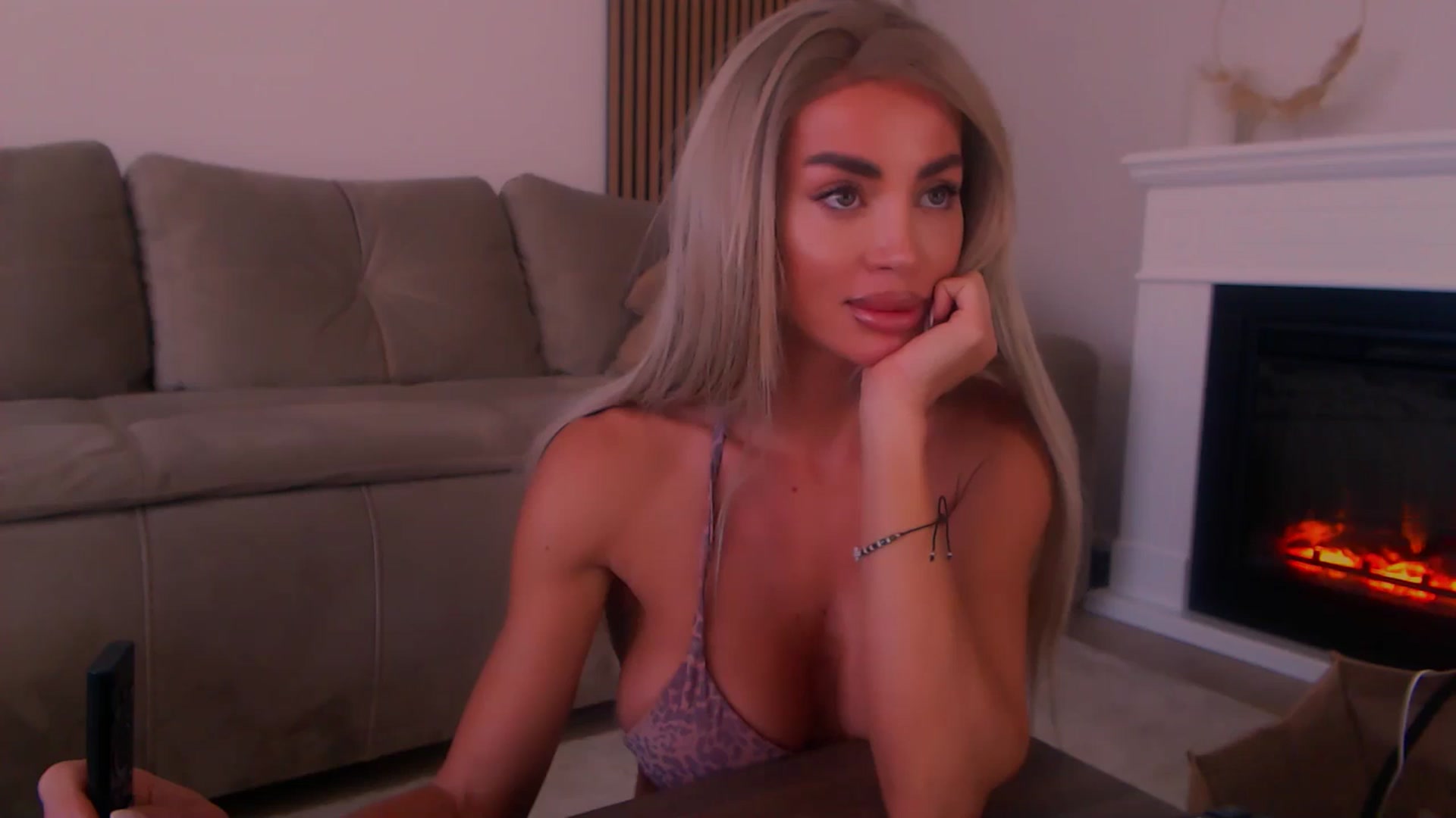 Gallery image thumbnail from Qu33n's myfreecams stream on, 12/29/2025, 11:16 image 14 of 20