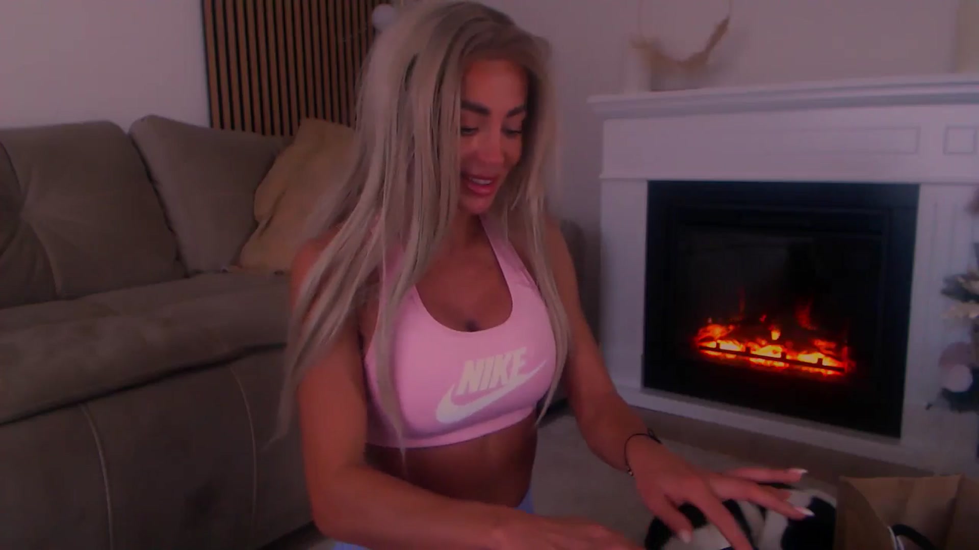 Gallery image thumbnail from Qu33n's myfreecams stream on, 01/03/2026, 12:09 image 5 of 20