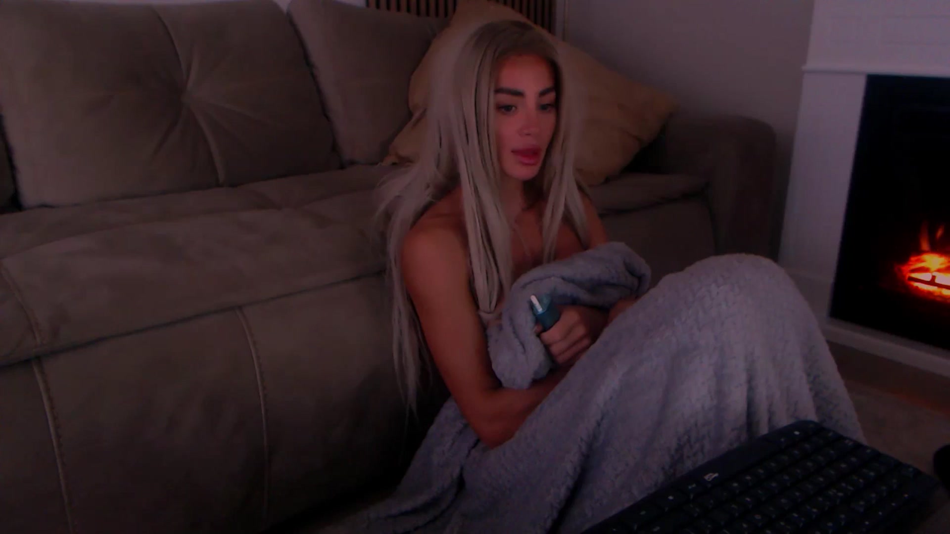 Gallery image thumbnail from Qu33n's myfreecams stream on, 01/03/2026, 12:09 image 19 of 20