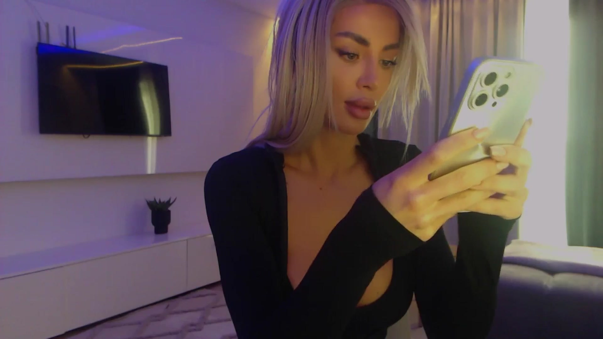 Gallery image thumbnail from Qu33n's myfreecams stream on, 01/06/2026, 08:48 image 18 of 20