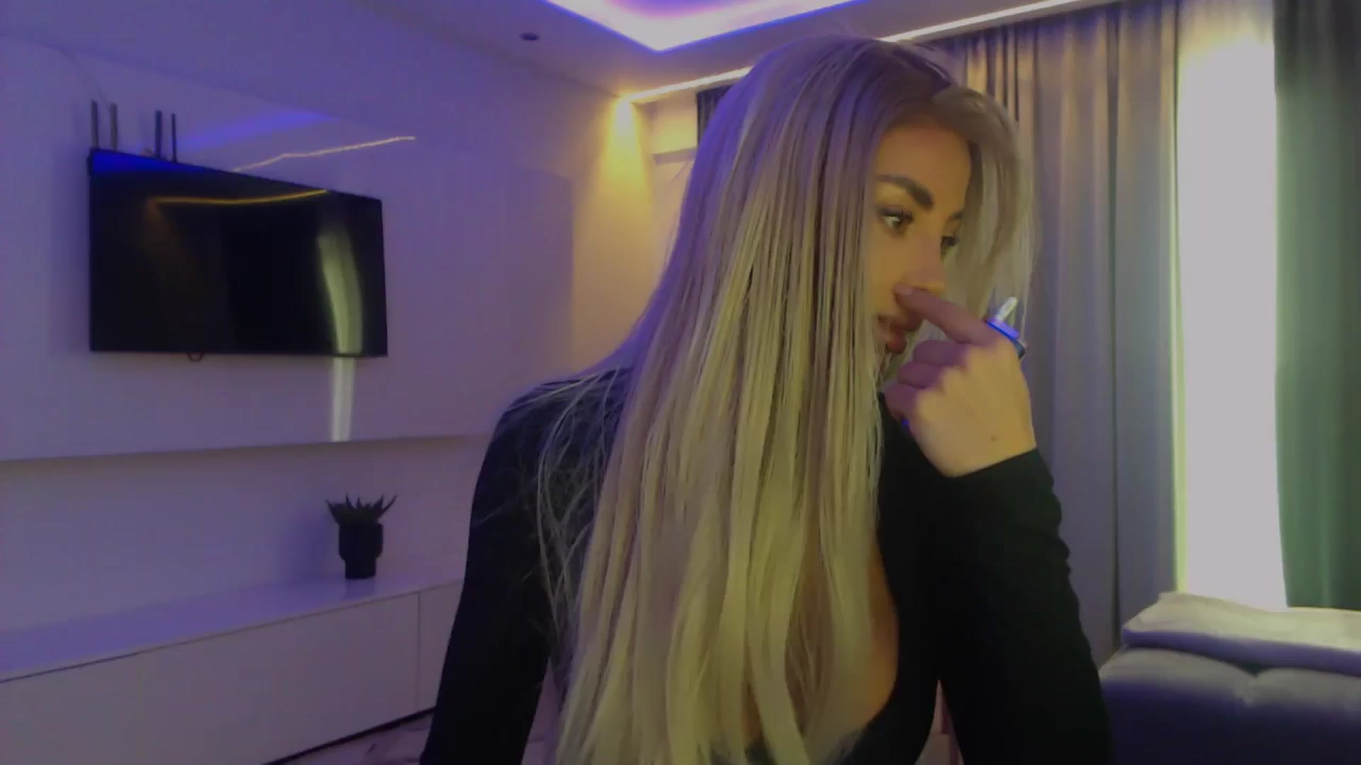 Gallery image thumbnail from Qu33n's myfreecams stream on, 01/06/2026, 08:48 image 1 of 20