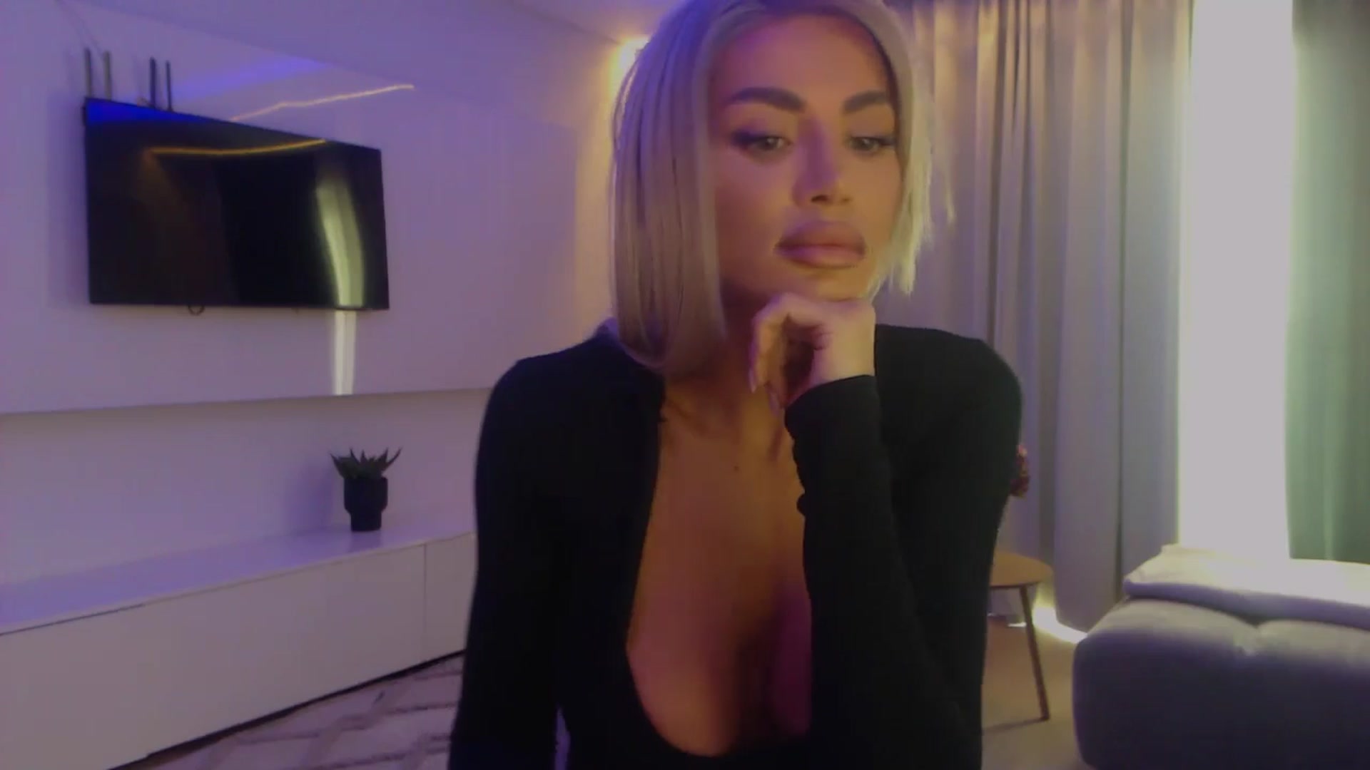 Gallery image thumbnail from Qu33n's myfreecams stream on, 01/06/2026, 08:48 image 19 of 20