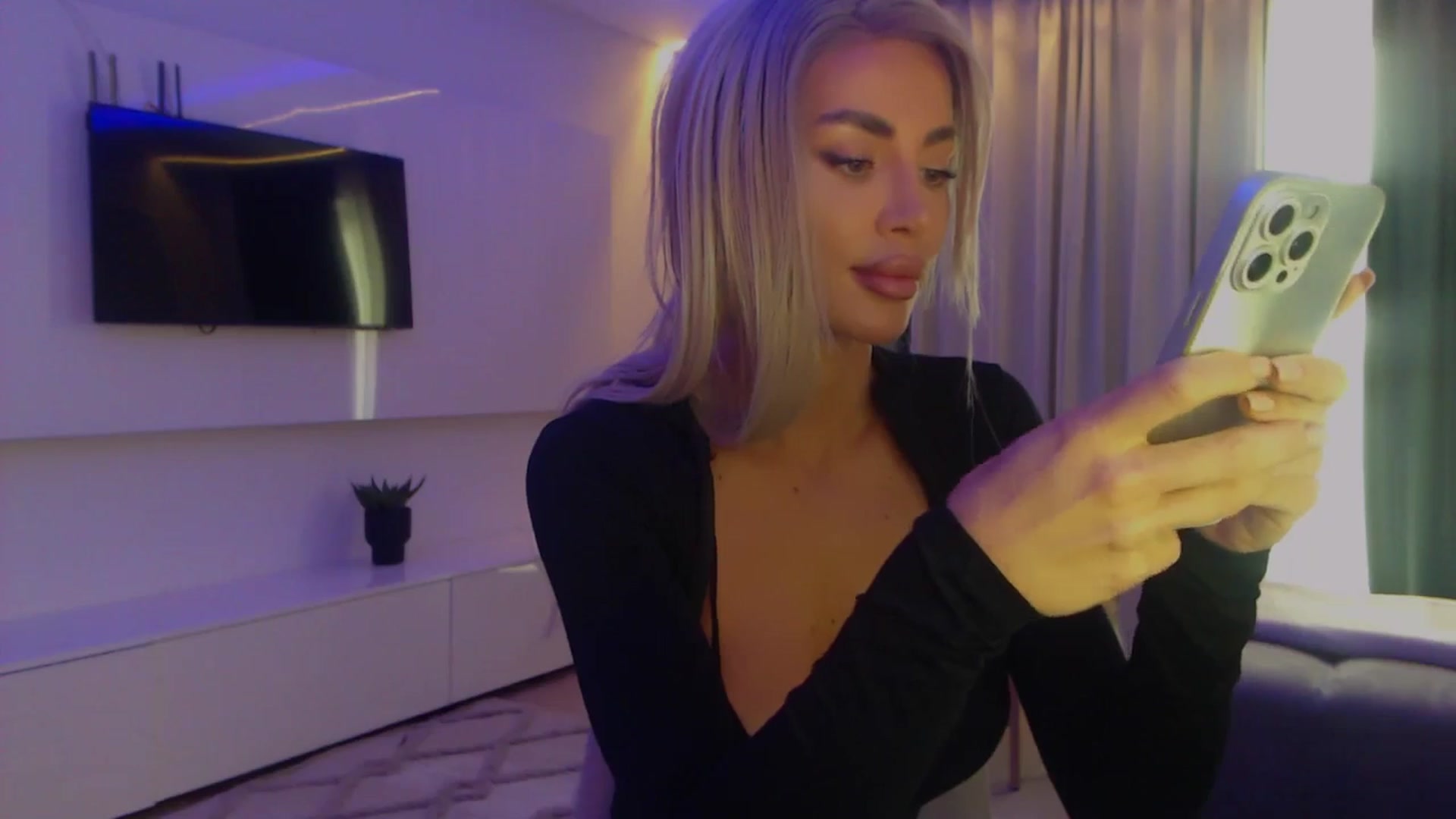 Gallery image thumbnail from Qu33n's myfreecams stream on, 01/06/2026, 09:03 image 18 of 20