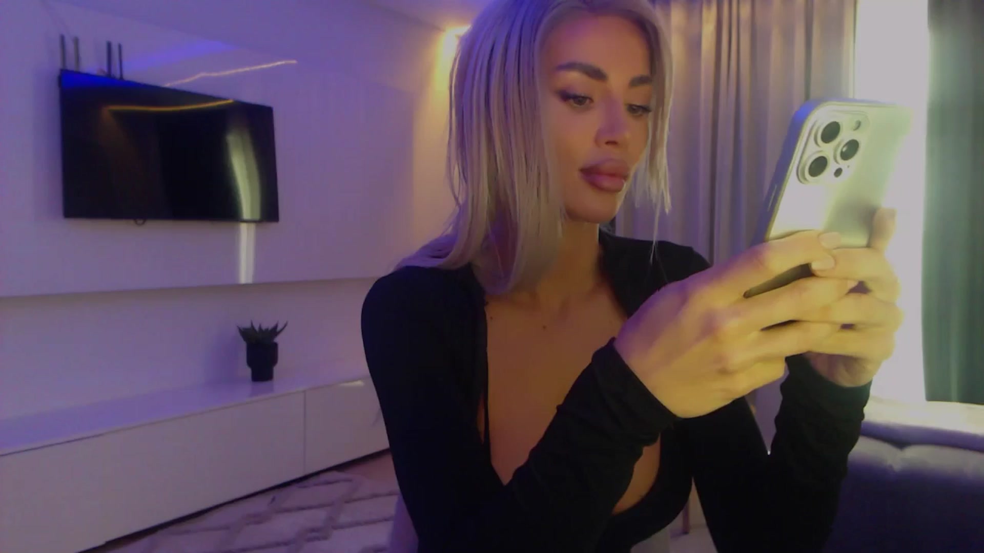 Gallery image thumbnail from Qu33n's myfreecams stream on, 01/06/2026, 09:03 image 20 of 20