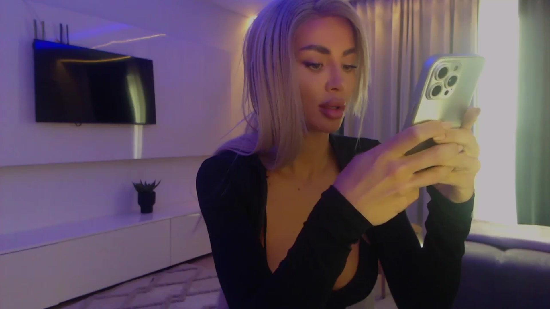Gallery image thumbnail from Qu33n's myfreecams stream on, 01/06/2026, 09:03 image 9 of 20