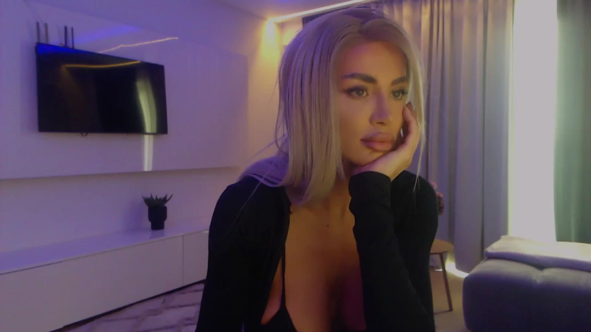Gallery image thumbnail from Qu33n's myfreecams stream on, 01/06/2026, 09:03 image 12 of 20