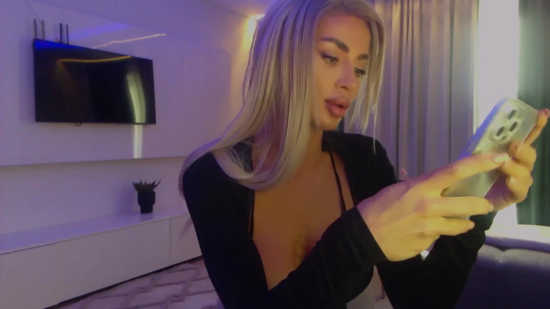 Gallery image thumbnail from Qu33n's myfreecams stream on, 01/06/2026, 09:21 image 3 of 20