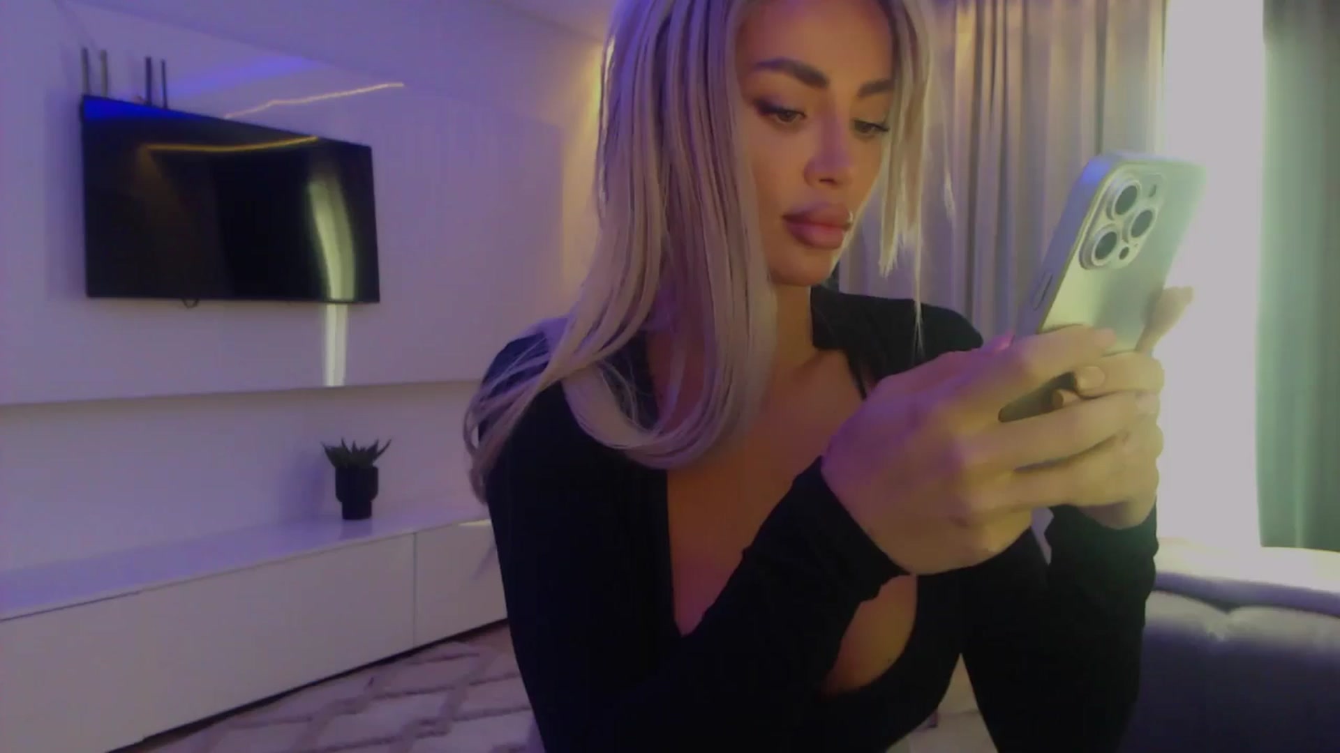 Gallery image thumbnail from Qu33n's myfreecams stream on, 01/06/2026, 09:21 image 8 of 20