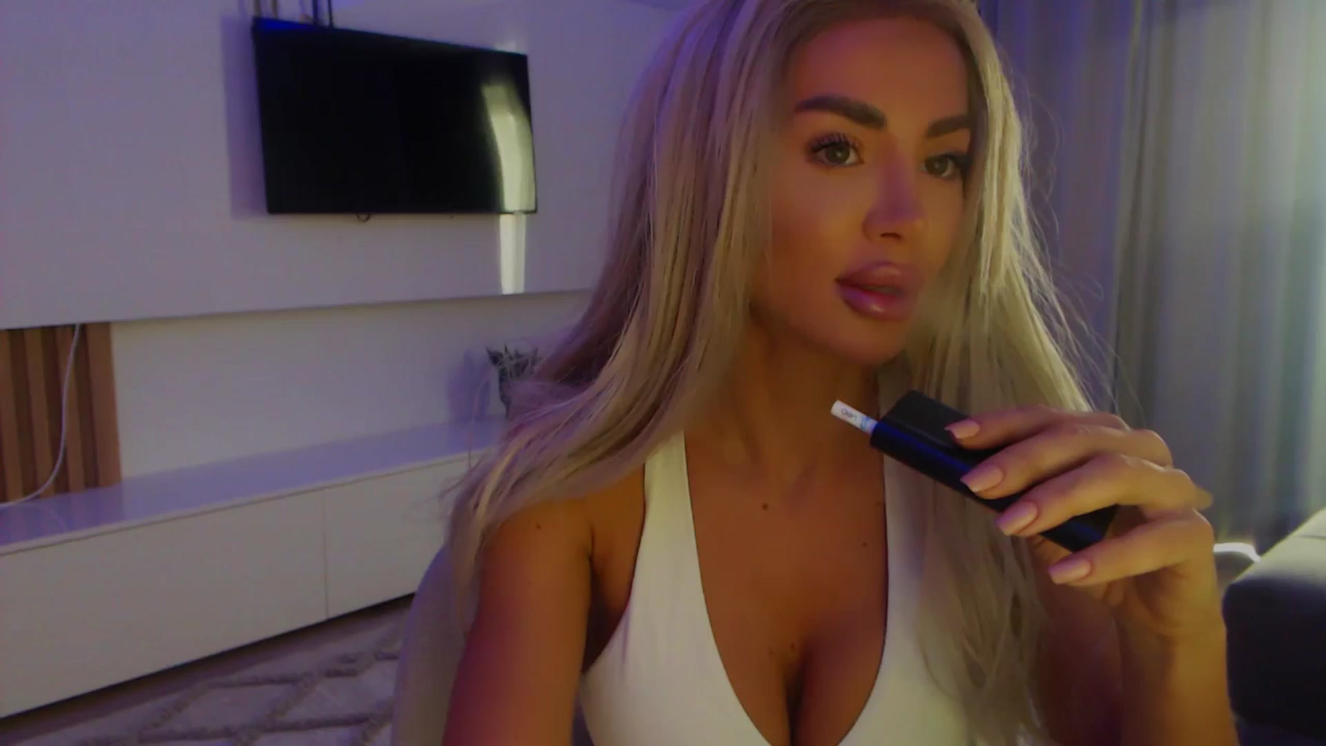 Gallery image thumbnail from Qu33n's myfreecams stream on, 01/10/2026, 10:59 image 4 of 20