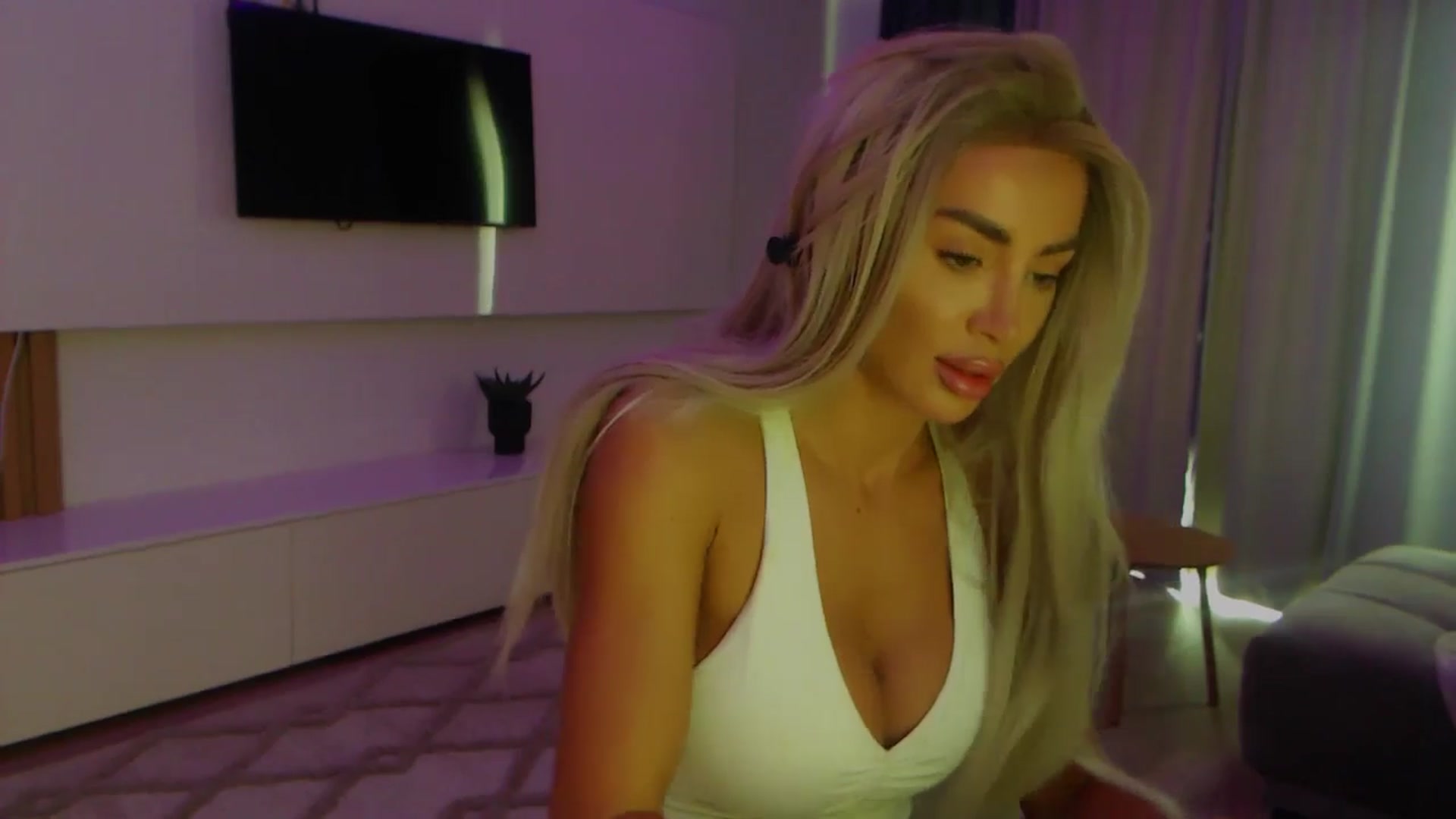 Gallery image thumbnail from Qu33n's myfreecams stream on, 01/10/2026, 10:59 image 20 of 20