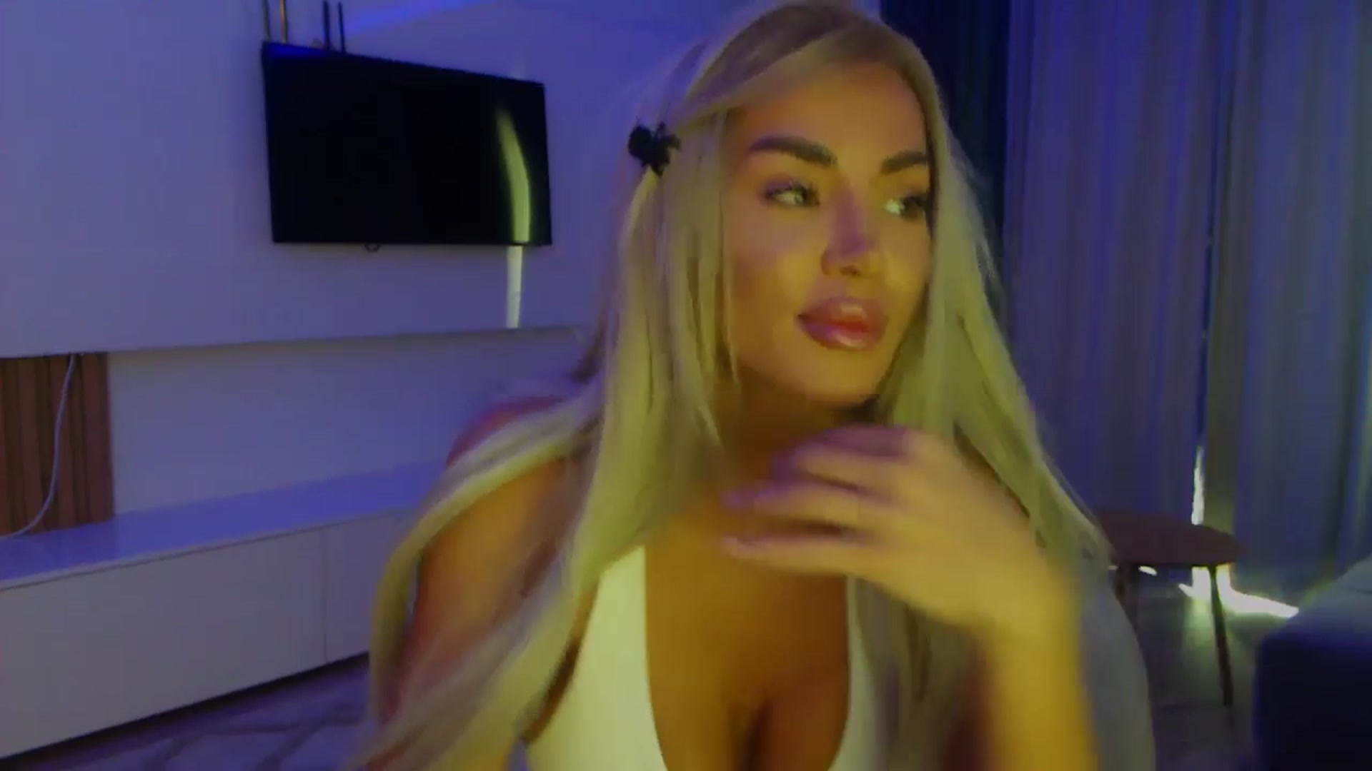 Gallery image thumbnail from Qu33n's myfreecams stream on, 01/10/2026, 10:59 image 10 of 20