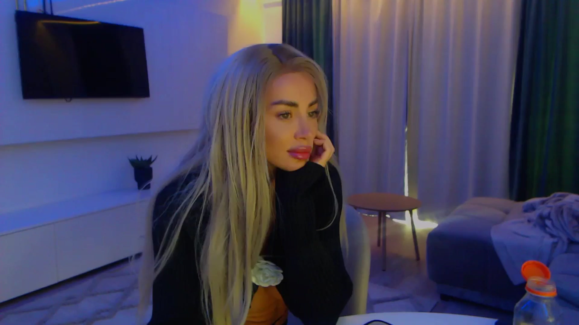 Gallery image thumbnail from Qu33n's myfreecams stream on, 01/16/2026, 09:11 image 17 of 20
