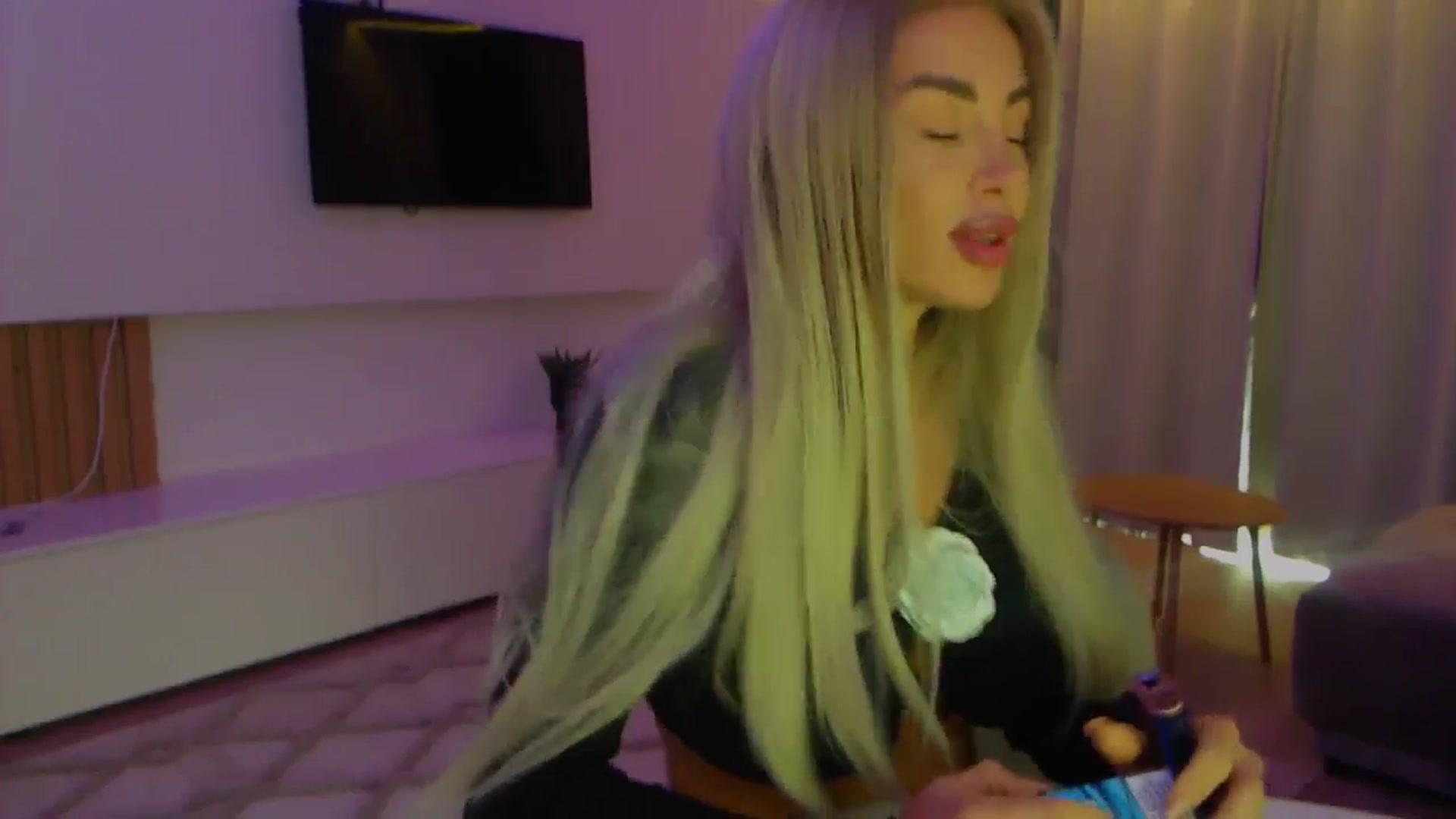 Gallery image thumbnail from Qu33n's myfreecams stream on, 01/16/2026, 09:11 image 6 of 20