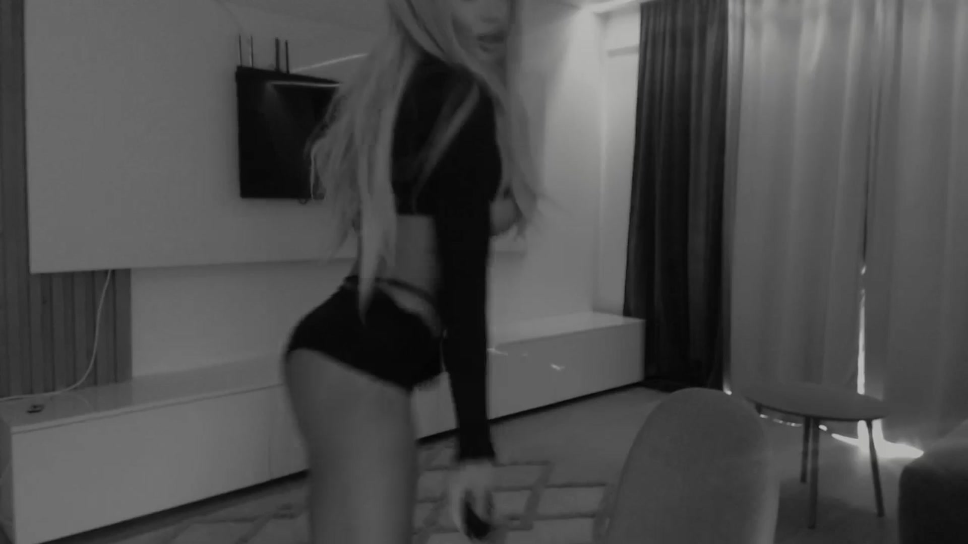 Gallery image thumbnail from Qu33n's myfreecams stream on, 01/16/2026, 09:11 image 14 of 20